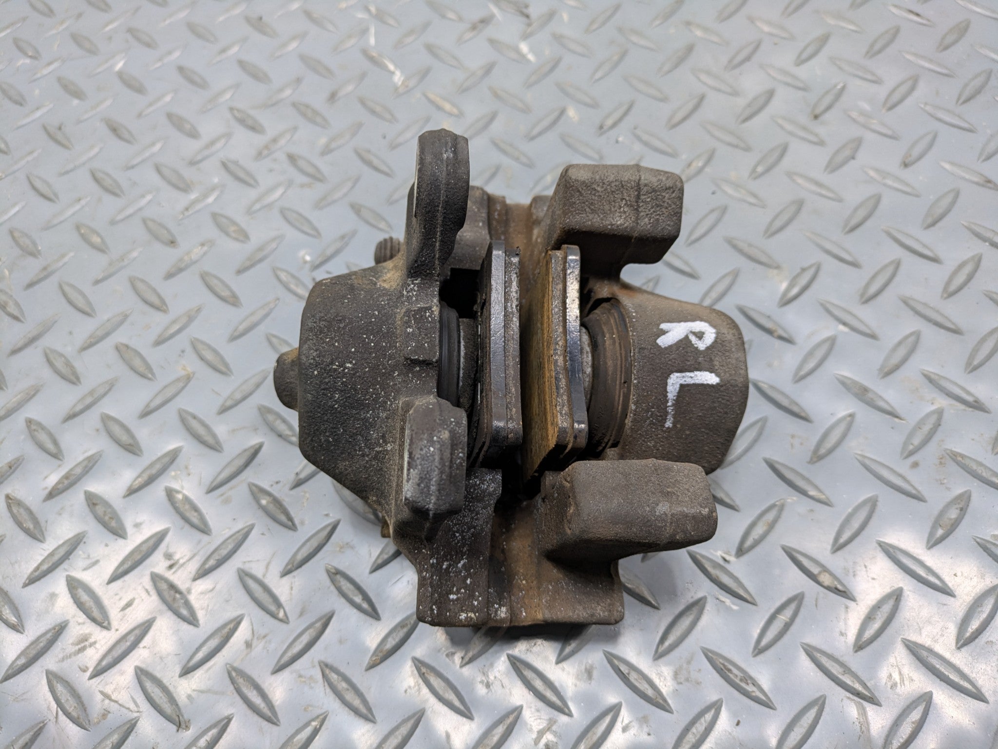 02 - 05 OEM MERCEDES BENZ CLK320 REAR LEFT DRIVER SIDE BRAKE CALIPER ASSEMBLY