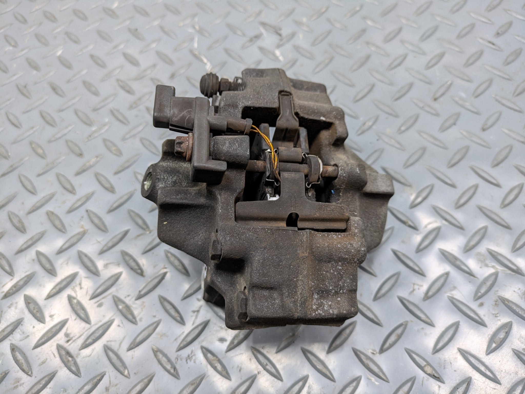 2002 - 2005 OEM MERCEDES BENZ CLK320 REAR RIGHT SIDE BRAKE CALIPER ASSEMBLY