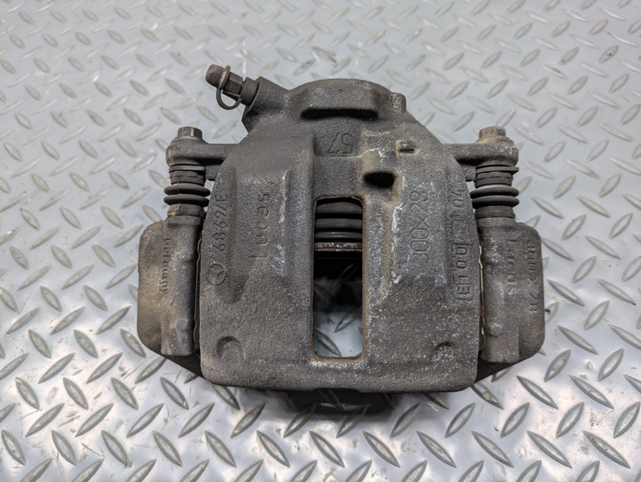 02 - 05 OEM MERCEDES BENZ CLK320 FRONT LEFT DRIVER SIDE BRAKE CALIPER ASSEMBLY