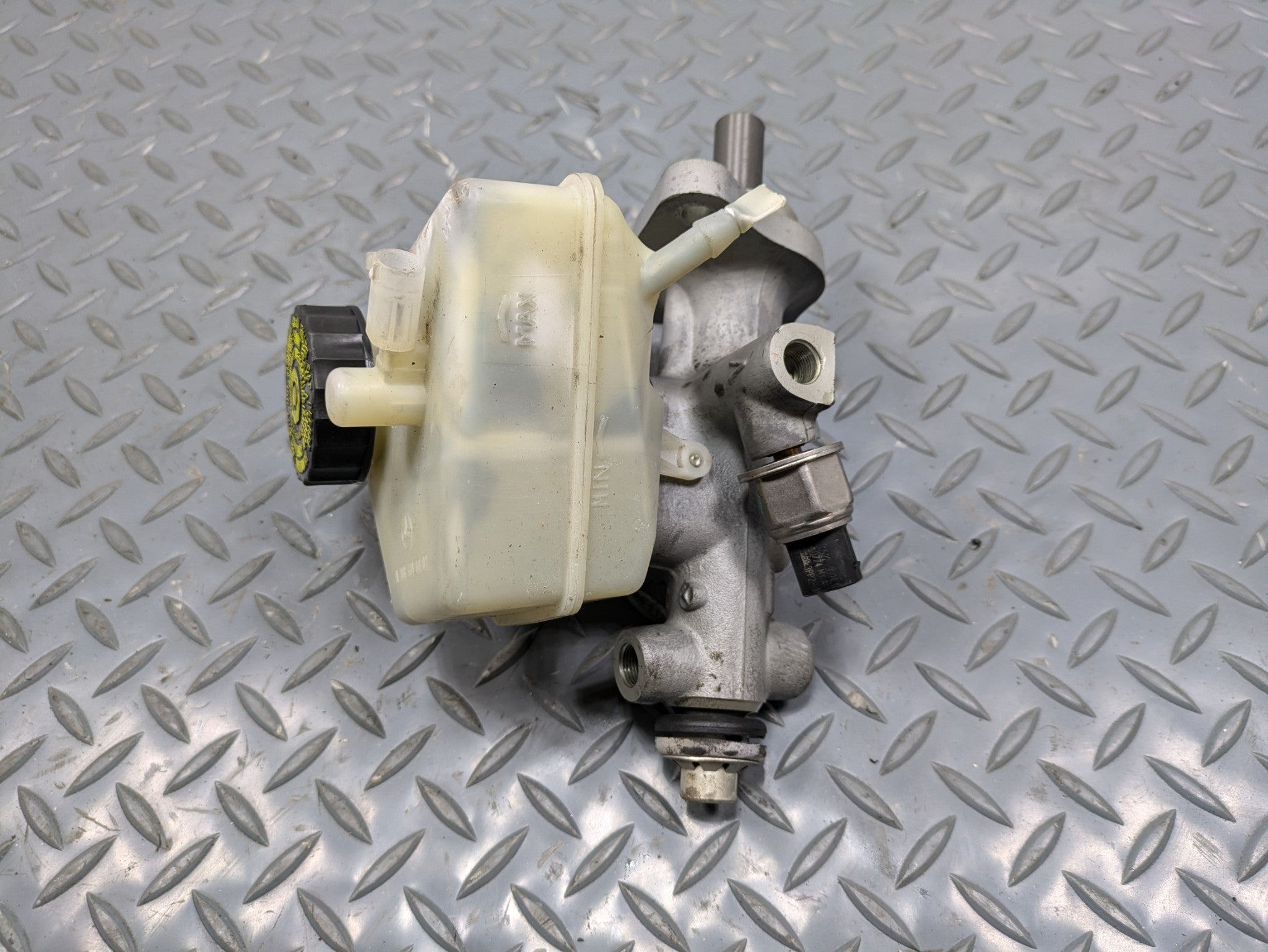 02 - 05 OEM MERCEDES BENZ CLK320 POWER BRAKE BOOSTER MASTER CYLINDER RESERVOIR