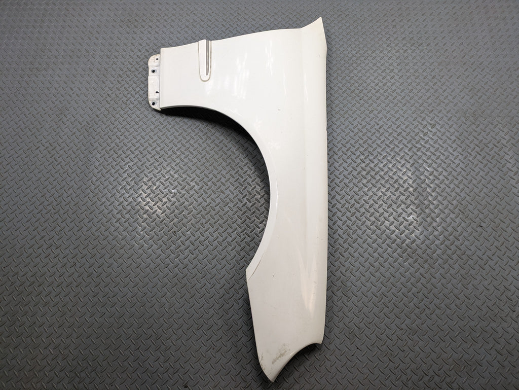 2002 - 2005 OEM MERCEDES BENZ CLK320 RIGHT PASSENGER SIDE FENDER ASSEMBLY WHITE