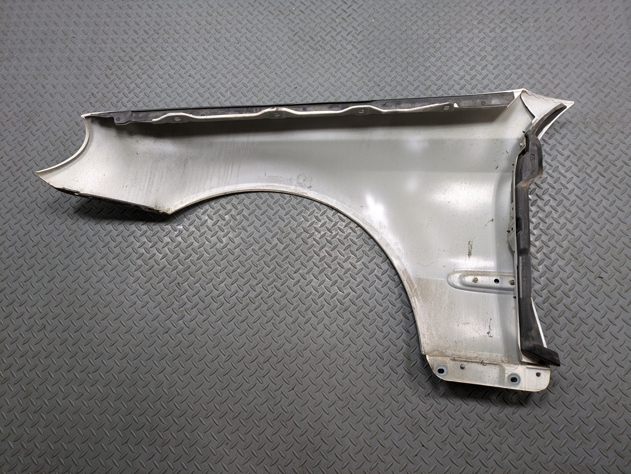 2002 - 2005 OEM MERCEDES BENZ CLK320 RIGHT PASSENGER SIDE FENDER ASSEMBLY WHITE