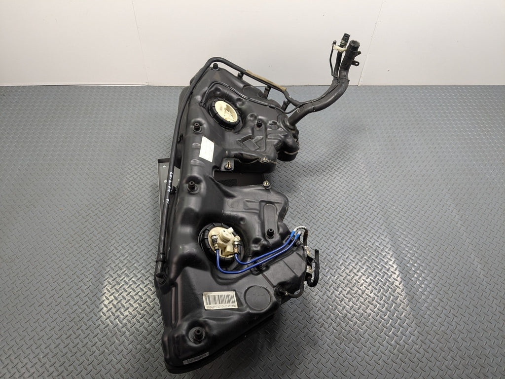 2002 - 2005 OEM MERCEDES BENZ CLK320 FUEL GAS TANK RESERVOIR ASSEMBLY