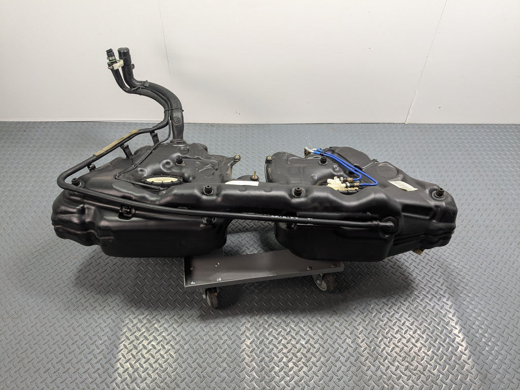 2002 - 2005 OEM MERCEDES BENZ CLK320 FUEL GAS TANK RESERVOIR ASSEMBLY