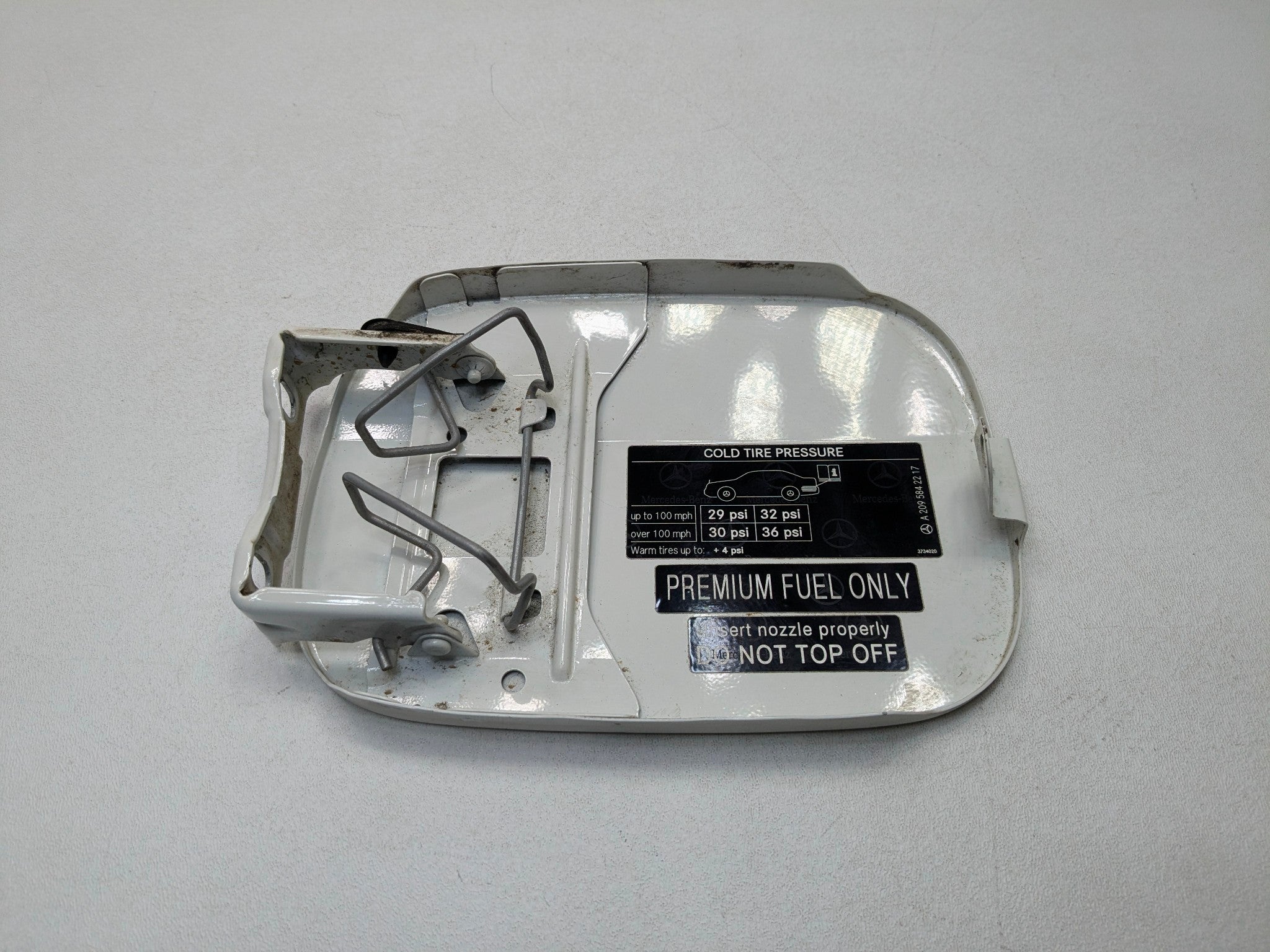 02 - 05 OEM MERCEDES BENZ CLK320 CONVERTIBLE FUEL GAS TANK FILLER DOOR LID WHITE