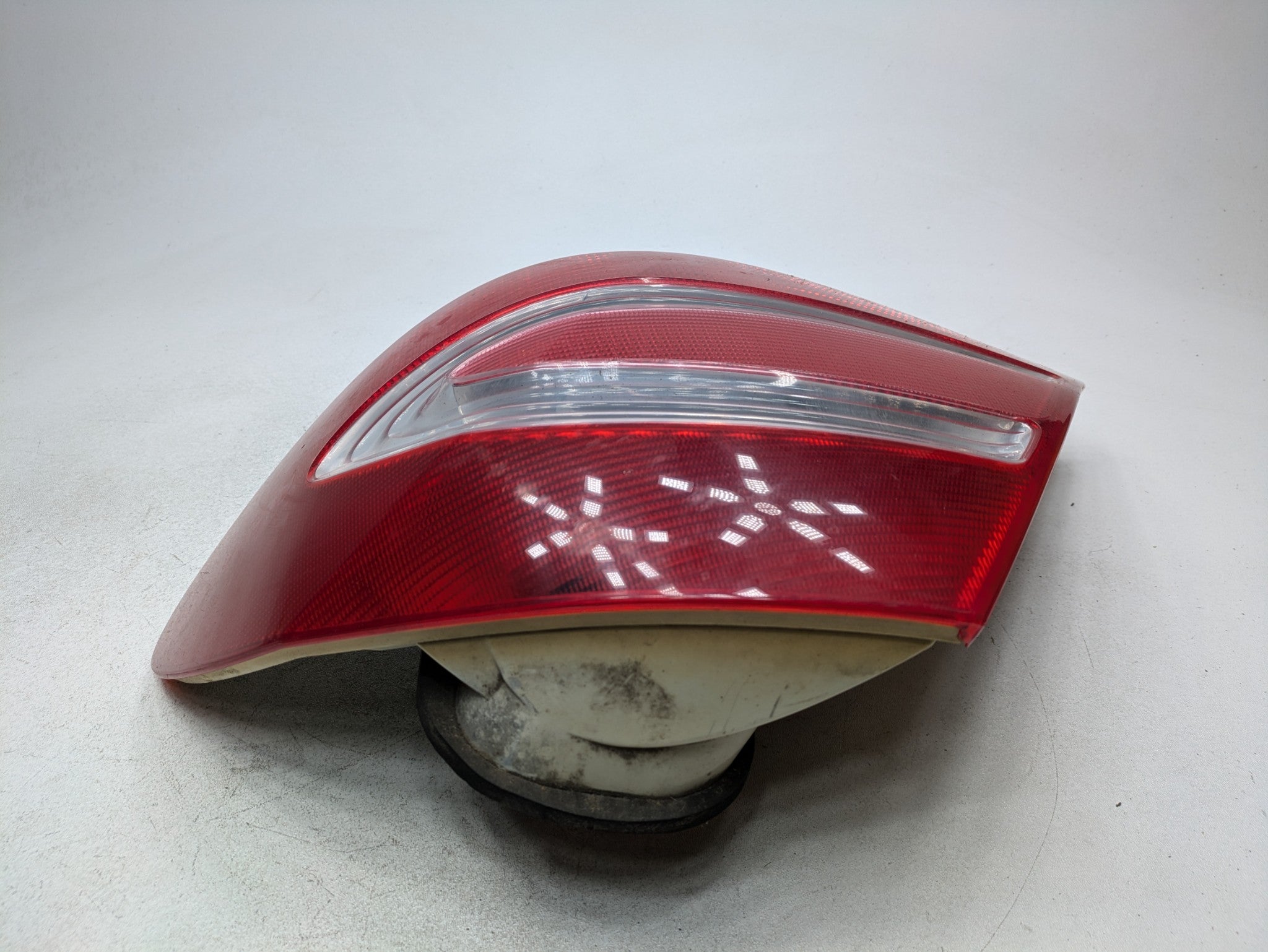 02 - 05 OEM MERCEDES BENZ CLK320 RIGHT PASSENGER SIDE OUTER TAIL LIGHT ASSEMBLY