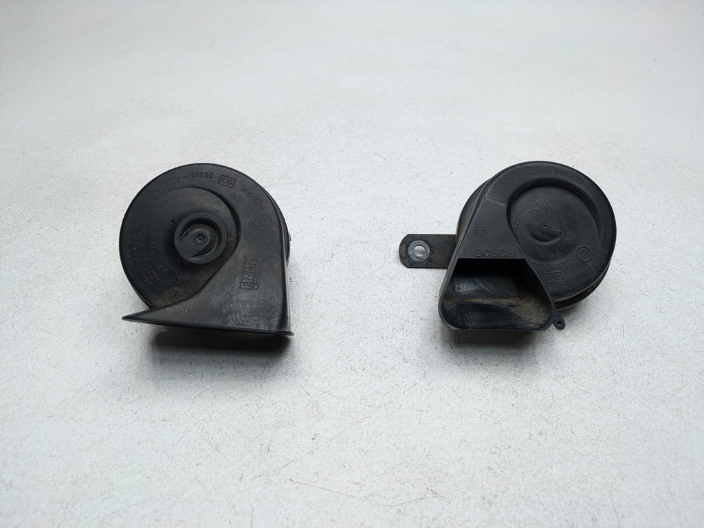 02 - 05 OEM MERCEDES BENZ CLK320 HIGH LOW TONE FREQUENCY PITCH SIGNAL HORN SET
