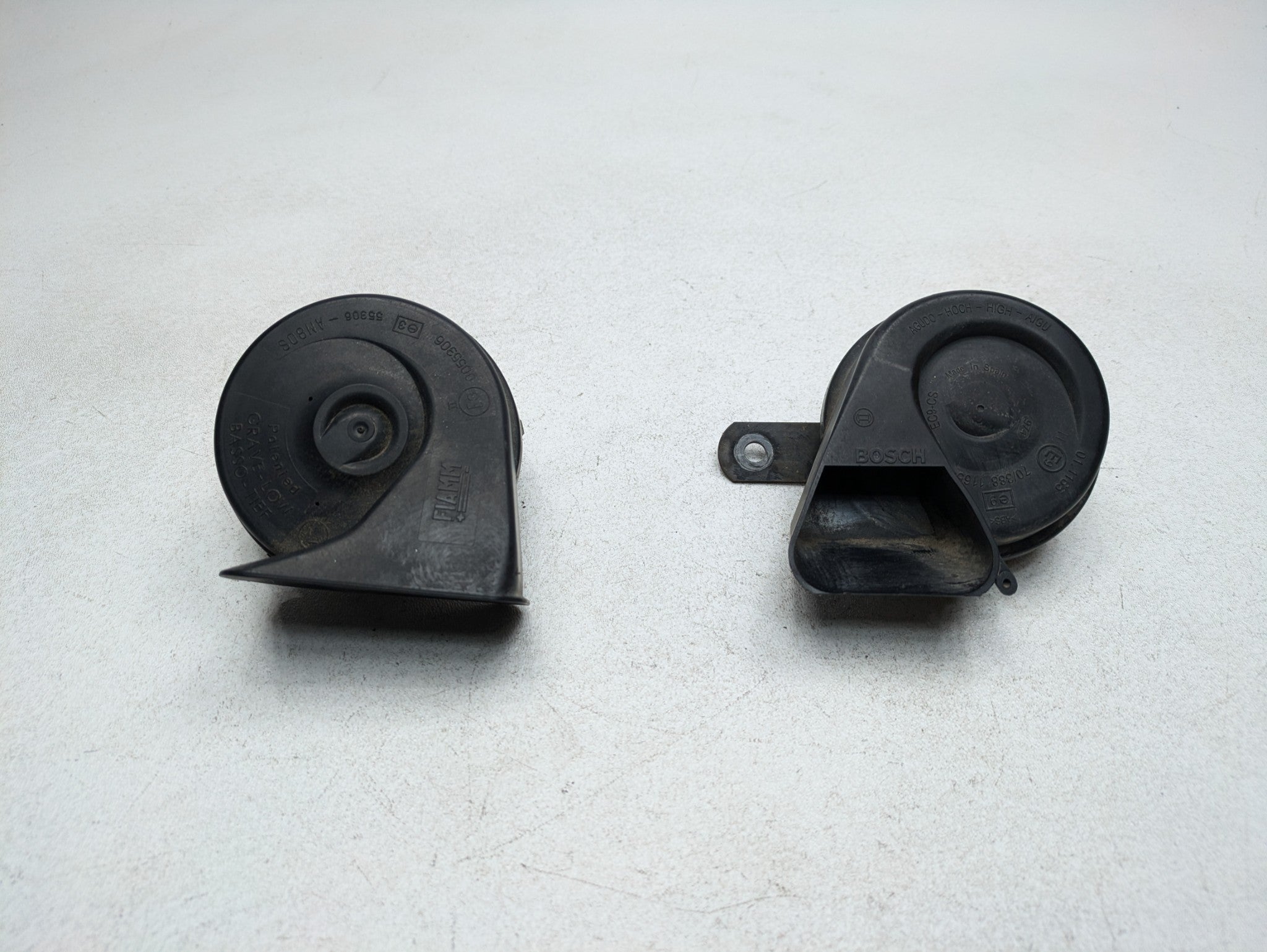 02 - 05 OEM MERCEDES BENZ CLK320 HIGH LOW TONE FREQUENCY PITCH SIGNAL HORN SET