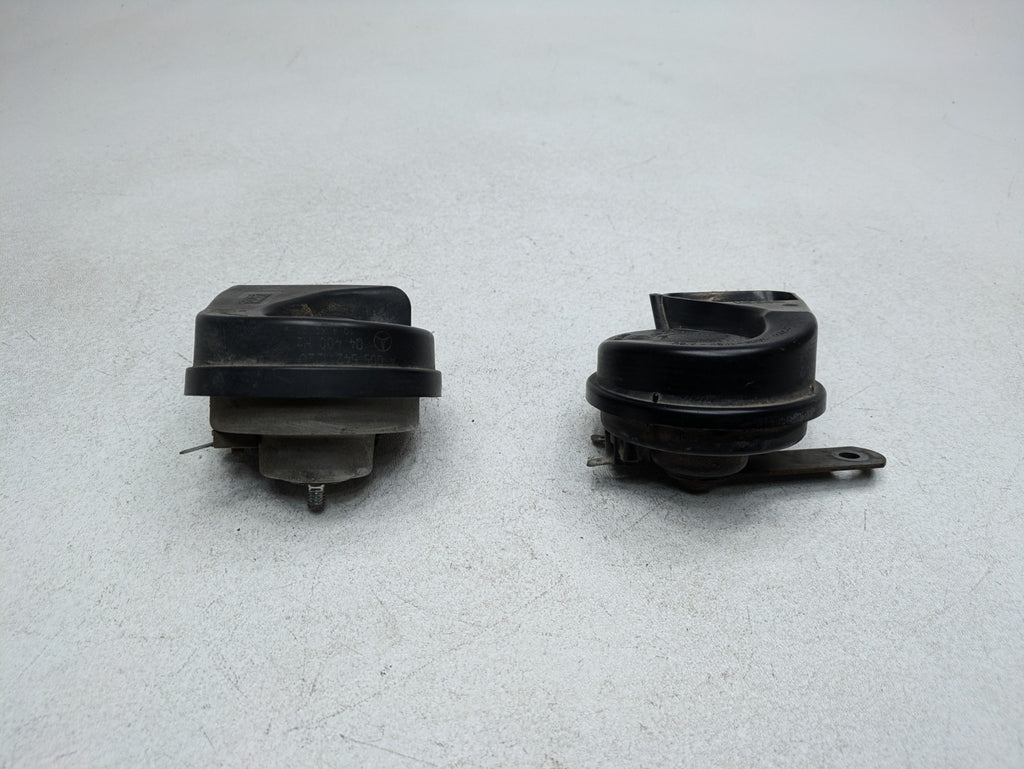 02 - 05 OEM MERCEDES BENZ CLK320 HIGH LOW TONE FREQUENCY PITCH SIGNAL HORN SET