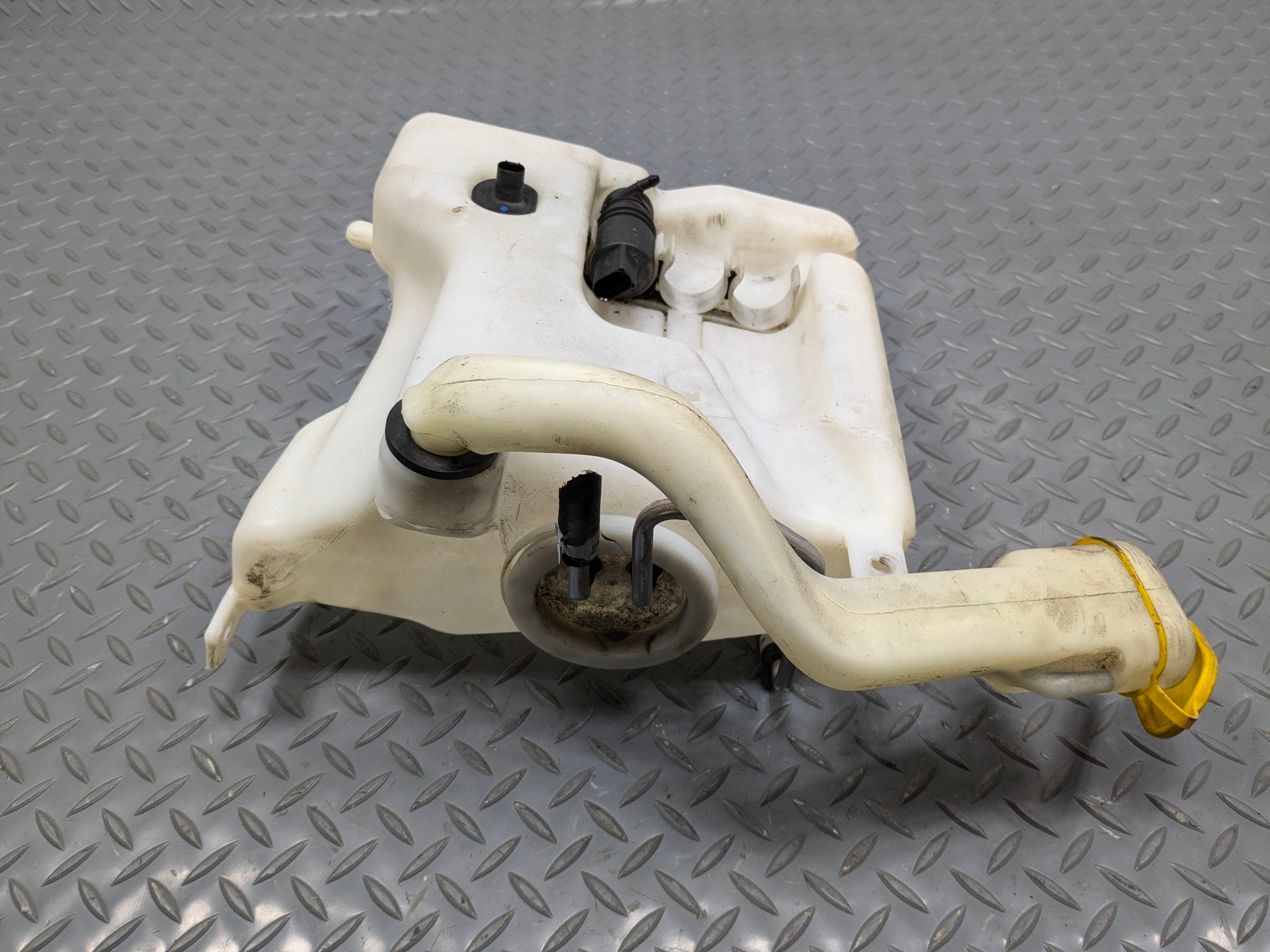 02 - 05 OEM MERCEDES BENZ CLK320 WINDSHIELD WASHER FLUID TANK BOTTLE RESERVOIR