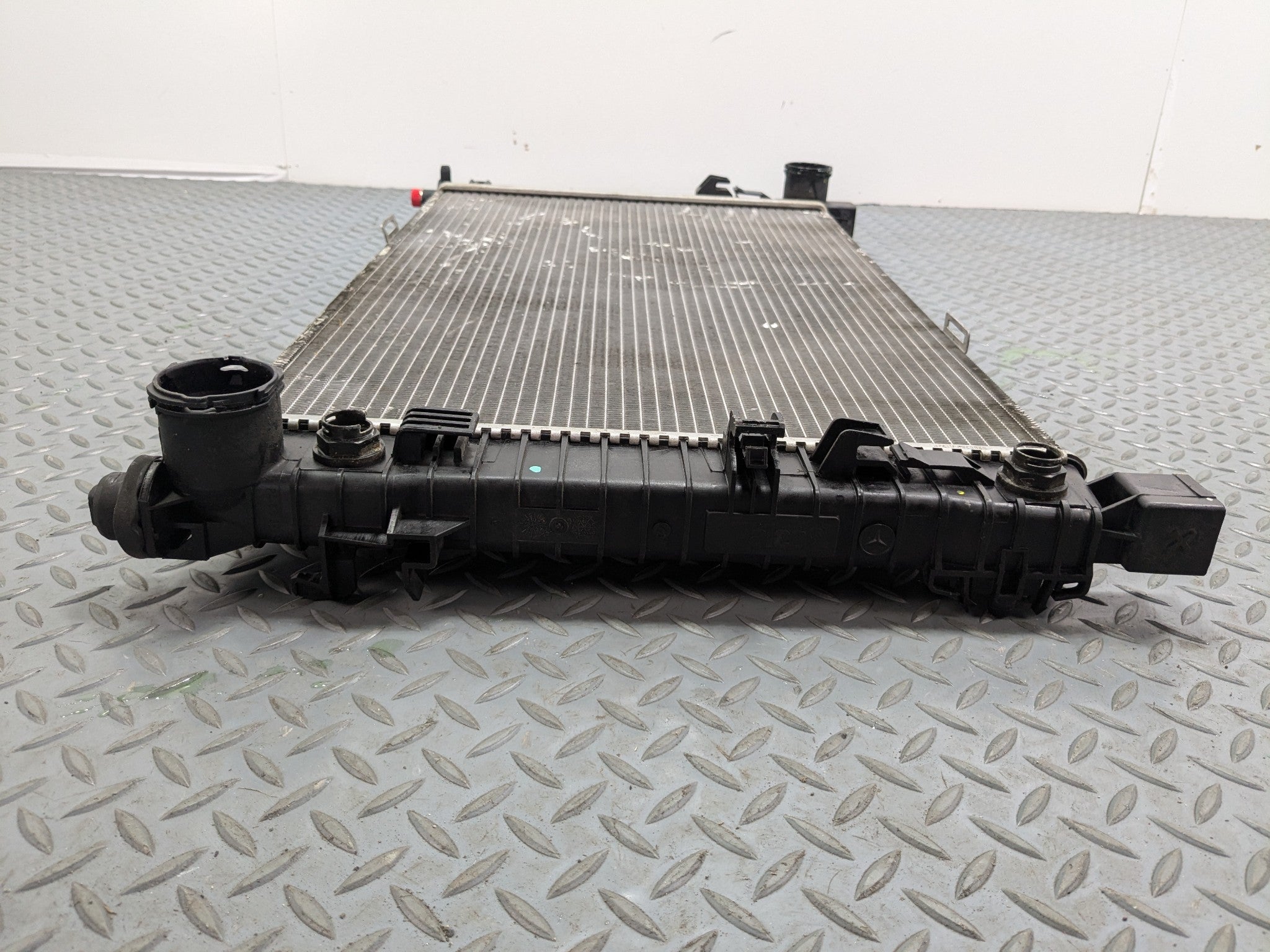 02 - 05 OEM MERCEDES BENZ CLK320 ENGINE COOLING RADIATOR AUTOMATIC TRANSMISSION