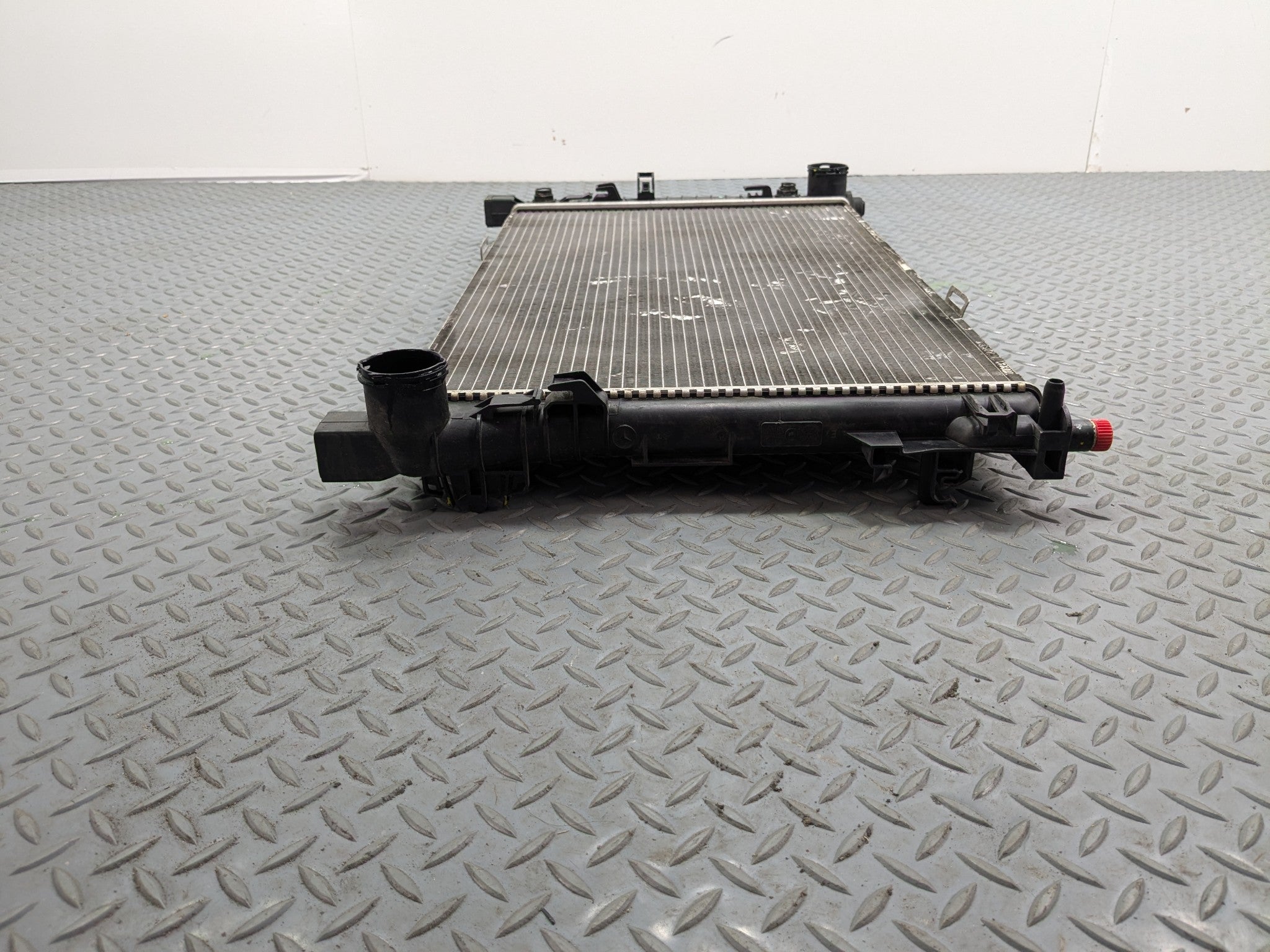 02 - 05 OEM MERCEDES BENZ CLK320 ENGINE COOLING RADIATOR AUTOMATIC TRANSMISSION
