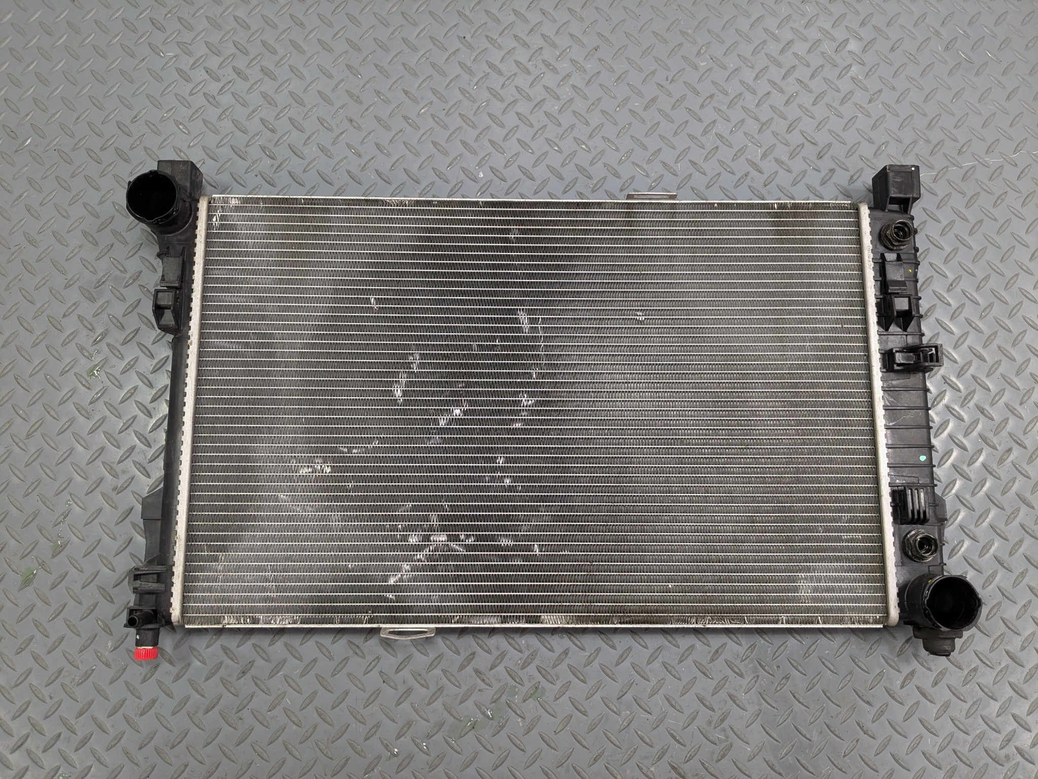 02 - 05 OEM MERCEDES BENZ CLK320 ENGINE COOLING RADIATOR AUTOMATIC TRANSMISSION