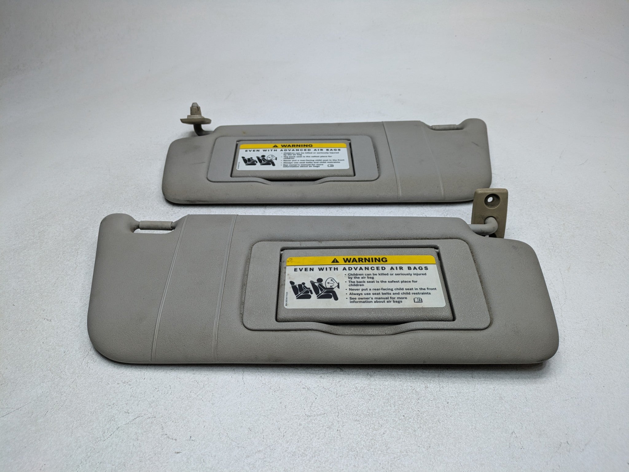 2002 - 2005 OEM MERCEDES BENZ CLK320 FRONT LEFT AND RIGHT SUN VISOR SET GRAY