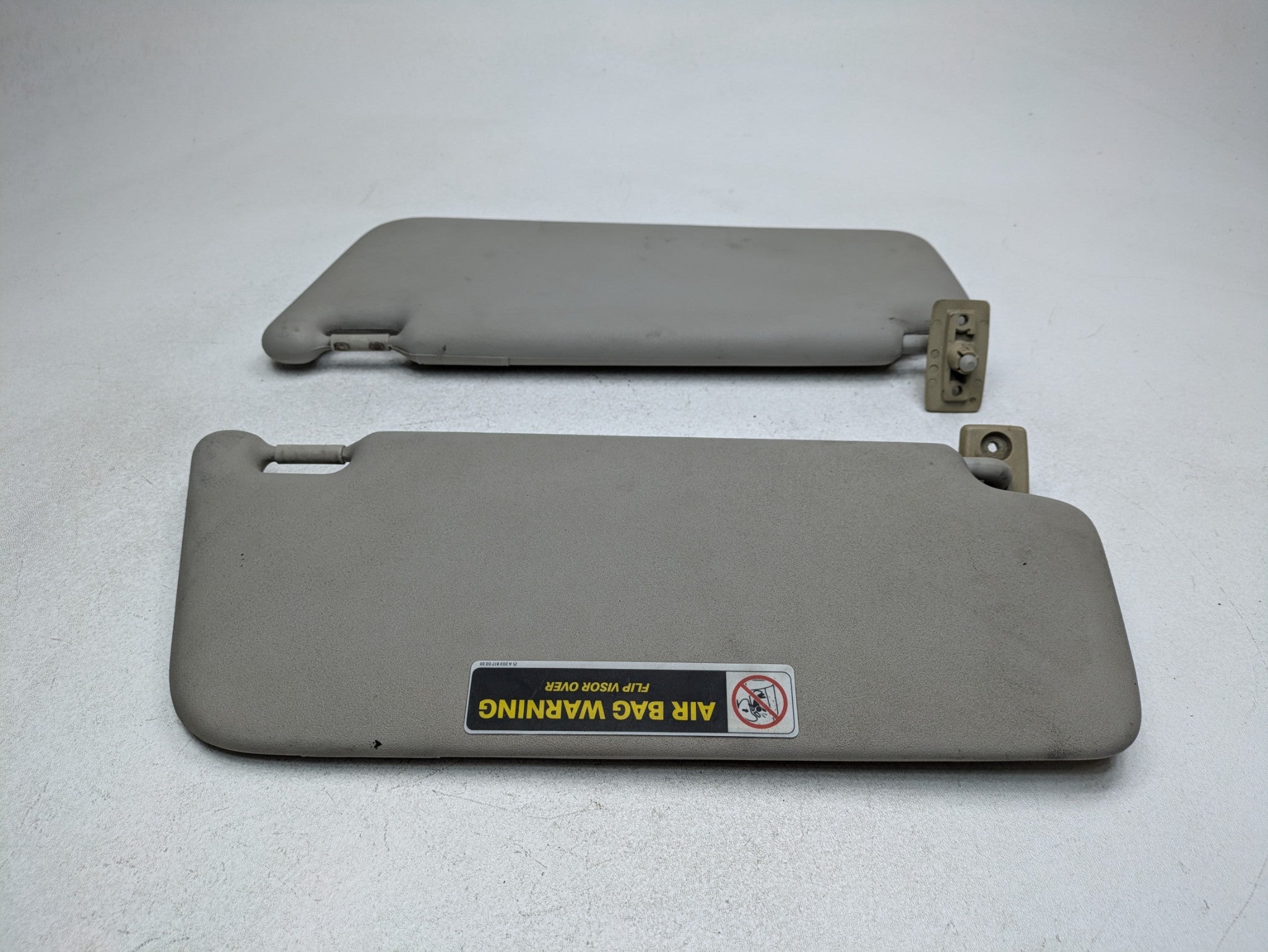2002 - 2005 OEM MERCEDES BENZ CLK320 FRONT LEFT AND RIGHT SUN VISOR SET GRAY