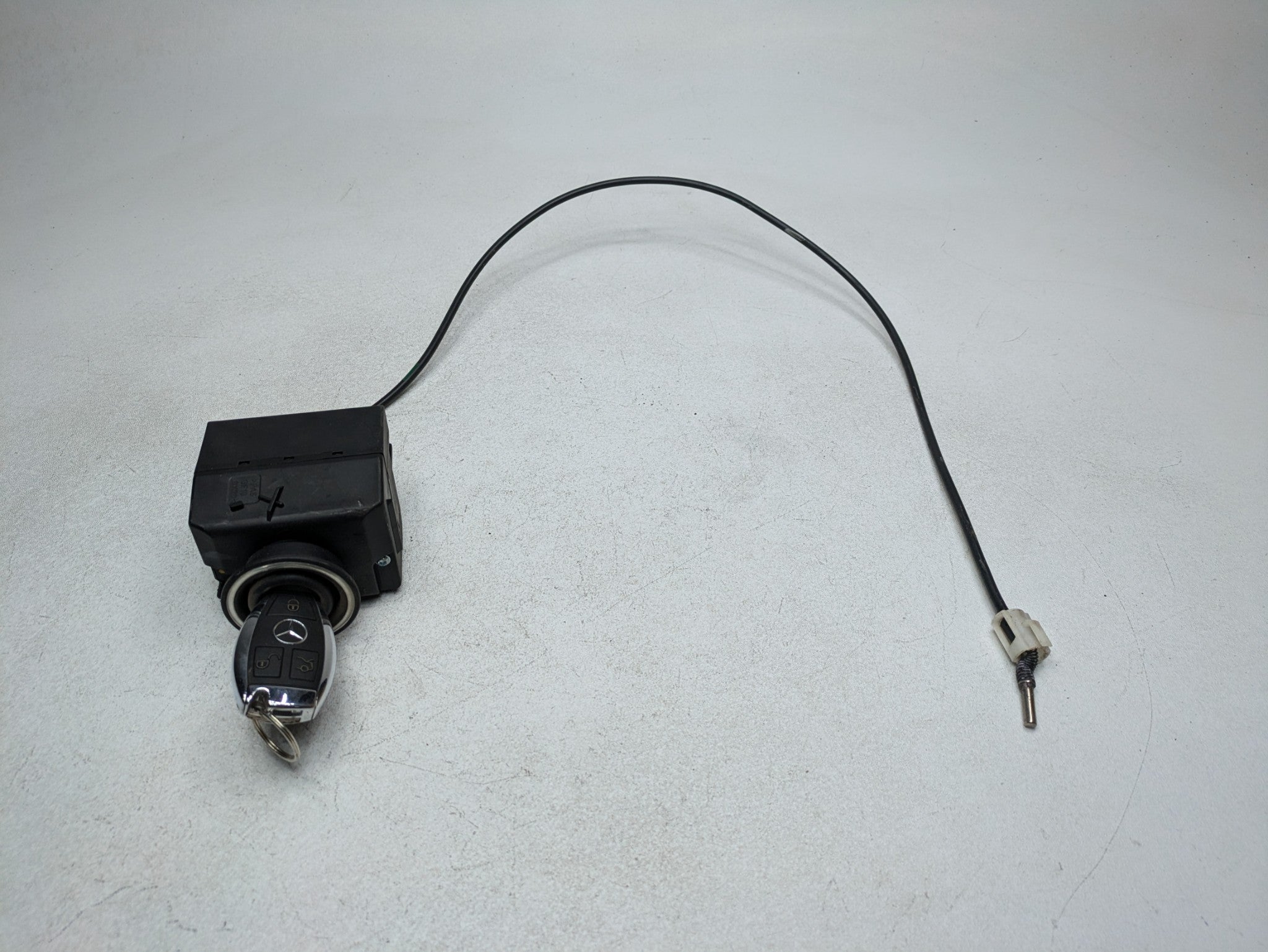 2002 - 2005 OEM MERCEDES BENZ CLK320 IGNITION SWITCH MODULE WITH KEY BLACK