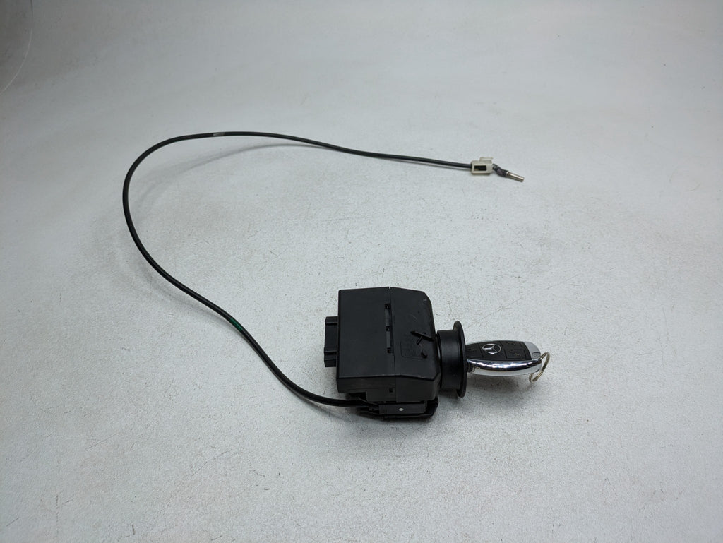 2002 - 2005 OEM MERCEDES BENZ CLK320 IGNITION SWITCH MODULE WITH KEY BLACK
