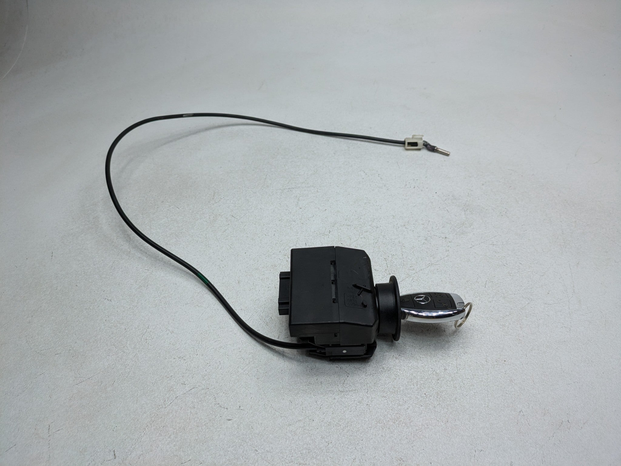 2002 - 2005 OEM MERCEDES BENZ CLK320 IGNITION SWITCH MODULE WITH KEY BLACK