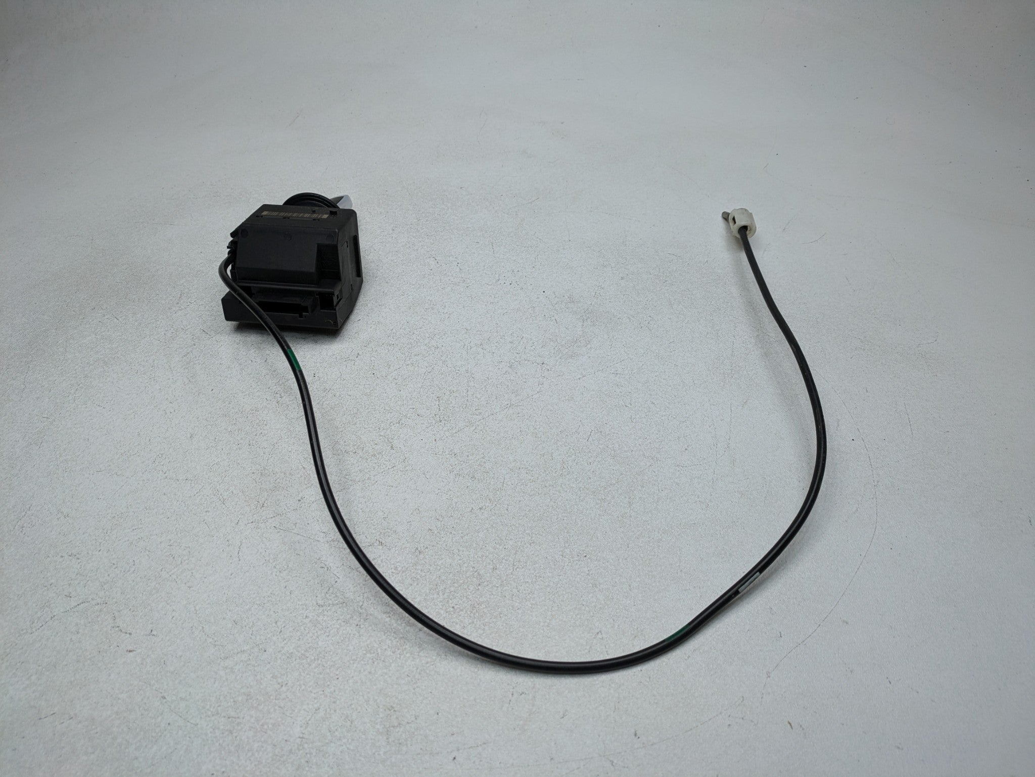 2002 - 2005 OEM MERCEDES BENZ CLK320 IGNITION SWITCH MODULE WITH KEY BLACK
