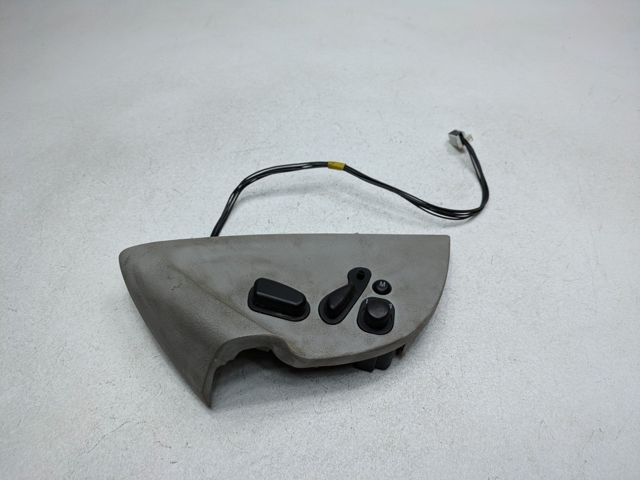 02 - 05 OEM MERCEDES BENZ CLK320 FRONT RIGHT PASSENGER SIDE SEAT CONTROL SWITCH