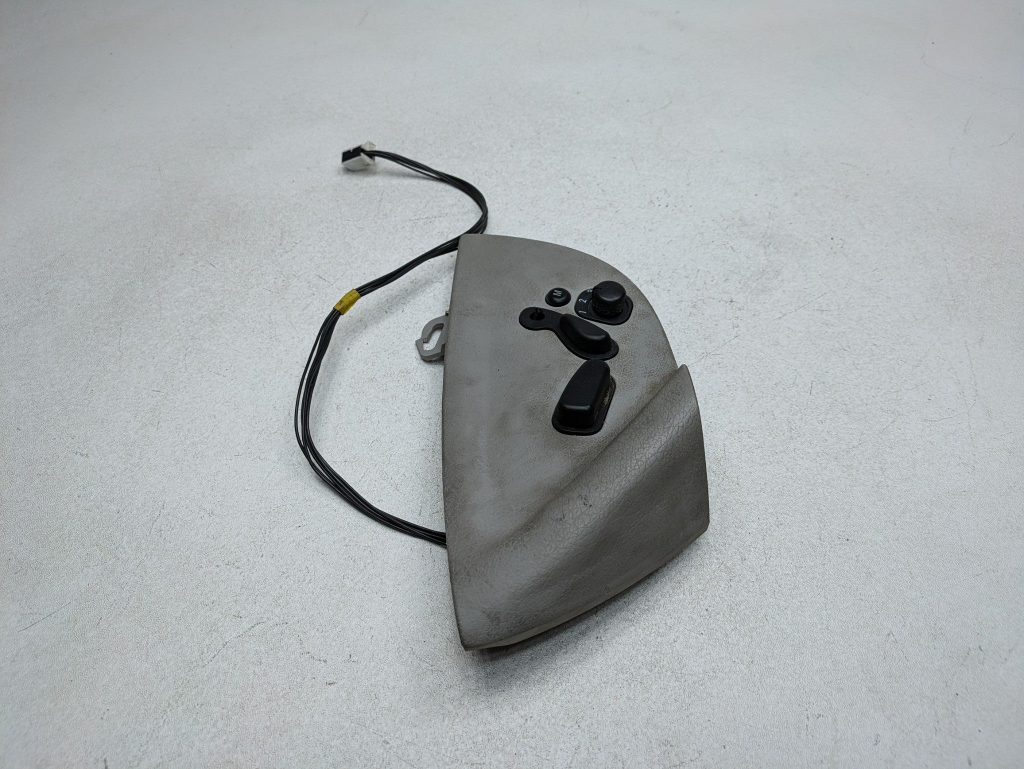 02 - 05 OEM MERCEDES BENZ CLK320 FRONT RIGHT PASSENGER SIDE SEAT CONTROL SWITCH