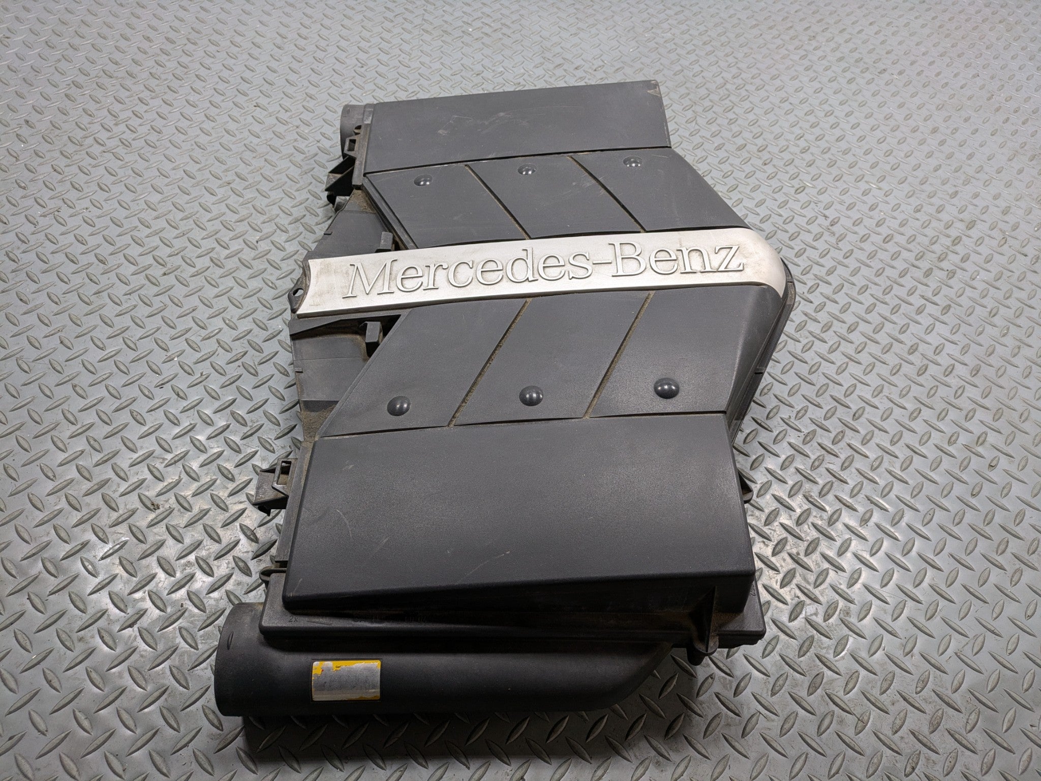 2002 - 2005 OEM MERCEDES BENZ CLK320 AIR INTAKE CLEANER HOUSING BOX