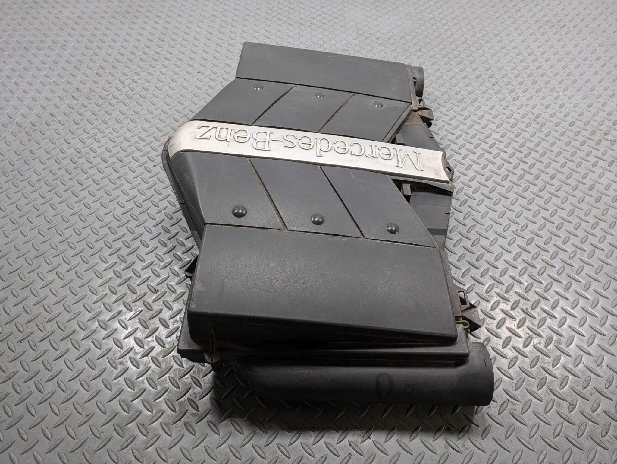 2002 - 2005 OEM MERCEDES BENZ CLK320 AIR INTAKE CLEANER HOUSING BOX