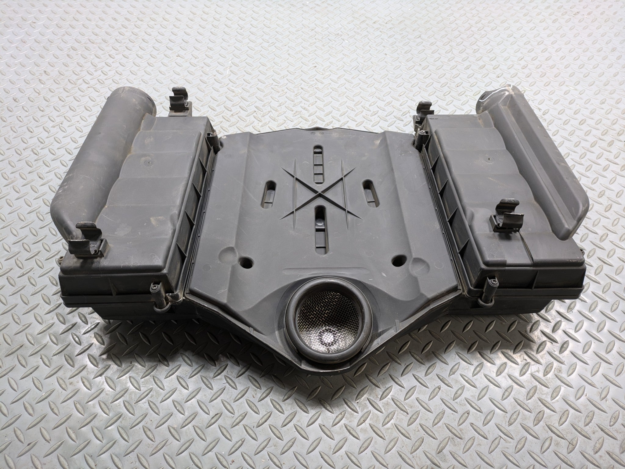 2002 - 2005 OEM MERCEDES BENZ CLK320 AIR INTAKE CLEANER HOUSING BOX