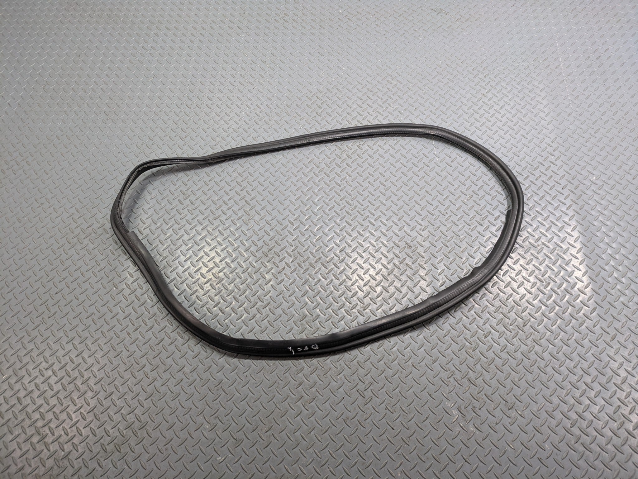 2002 - 2005 OEM MERCEDES BENZ CLK320 REAR TRUNK SEAL WEATHER STRIPPING RUBBER