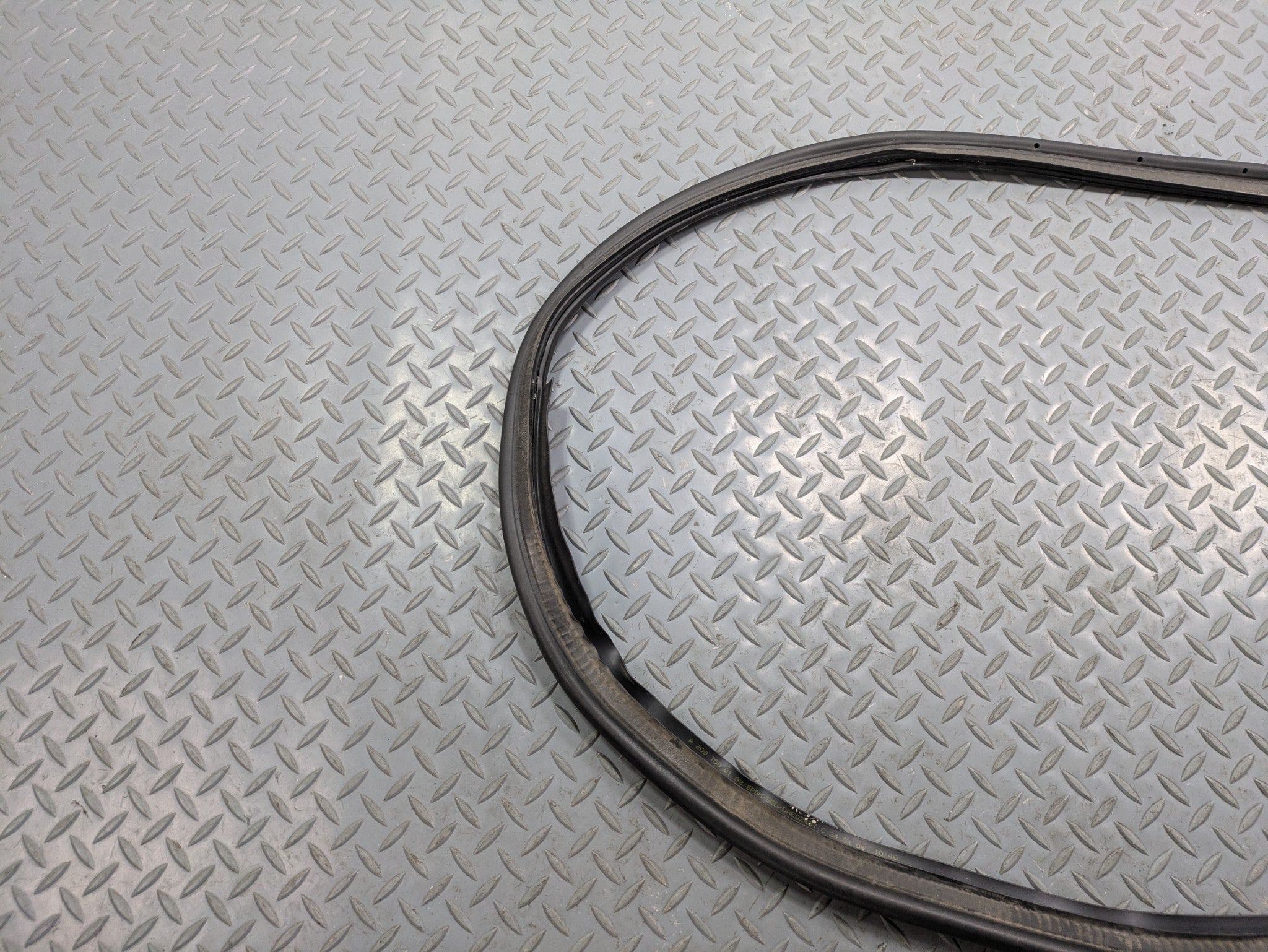 2002 - 2005 OEM MERCEDES BENZ CLK320 REAR TRUNK SEAL WEATHER STRIPPING RUBBER