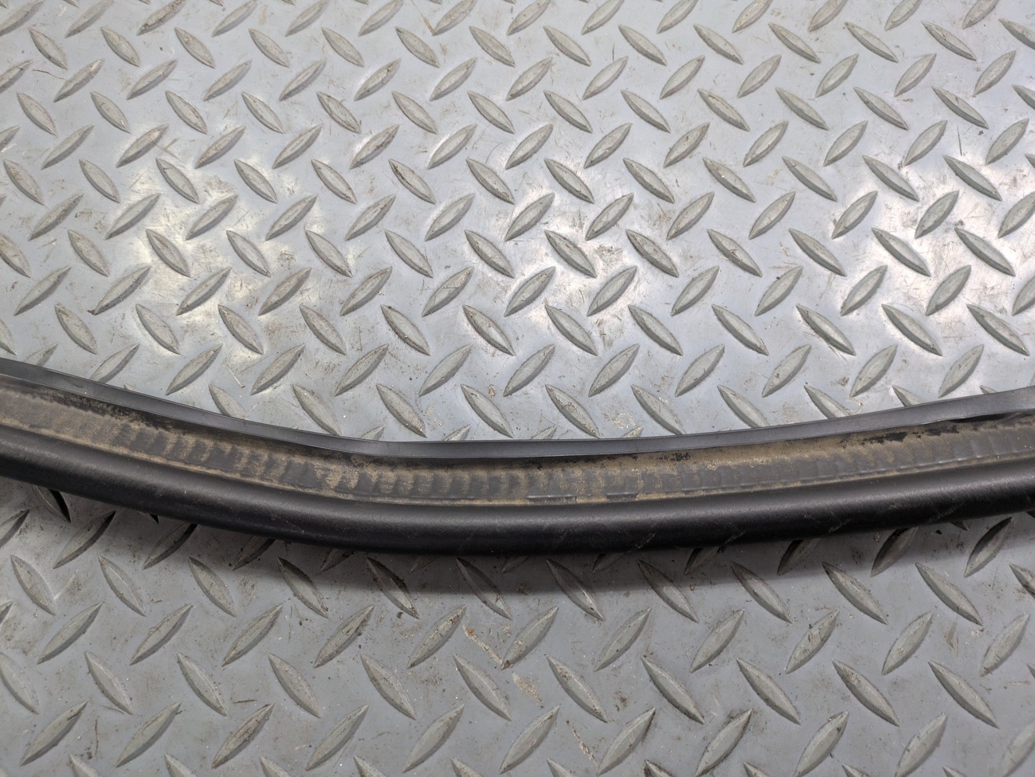 2002 - 2005 OEM MERCEDES BENZ CLK320 REAR TRUNK SEAL WEATHER STRIPPING RUBBER