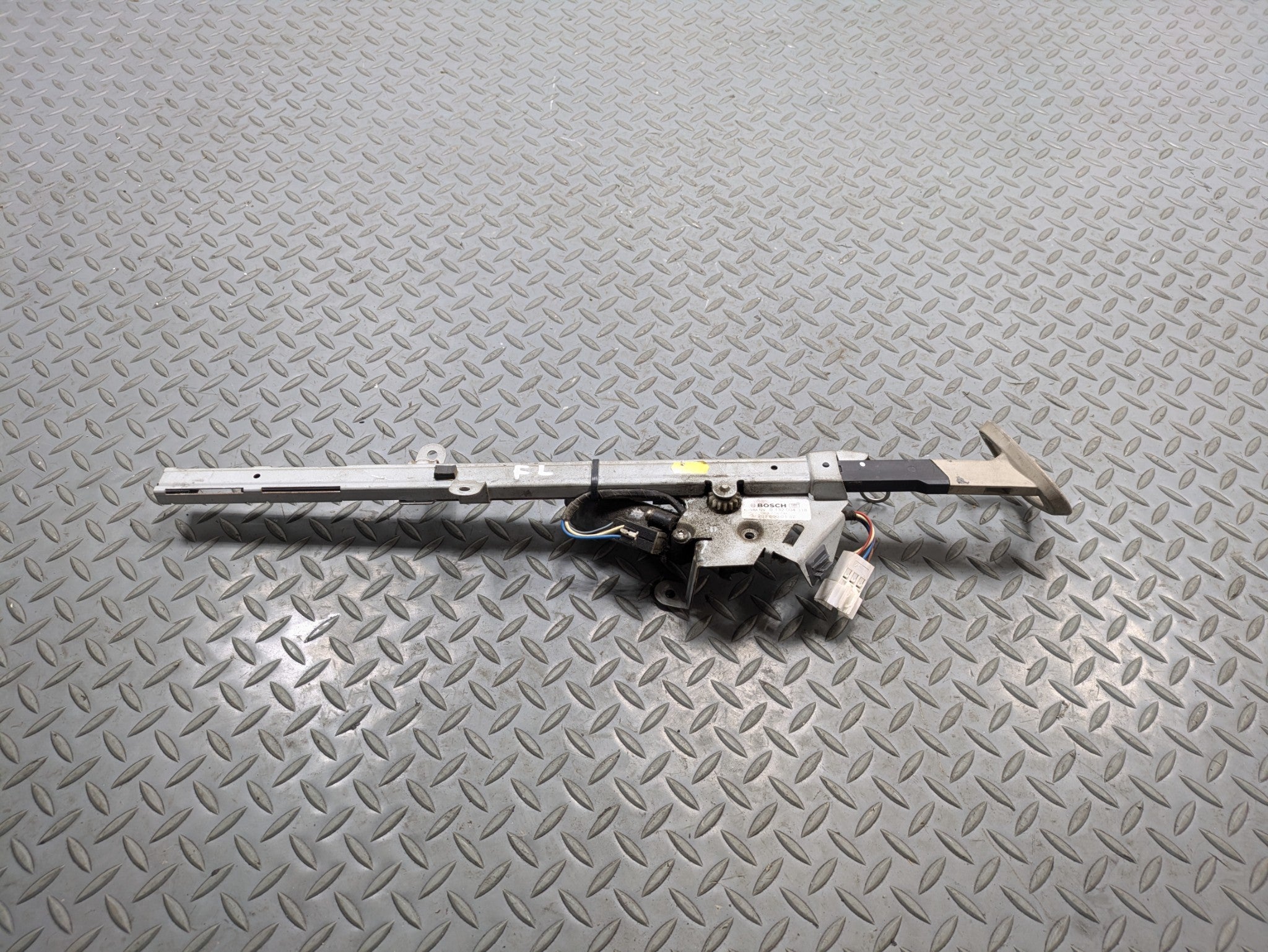 02 - 05 OEM MERCEDES BENZ CLK320 FRONT LEFT DRIVER SIDE SEAT BELT FEEDER MOTOR