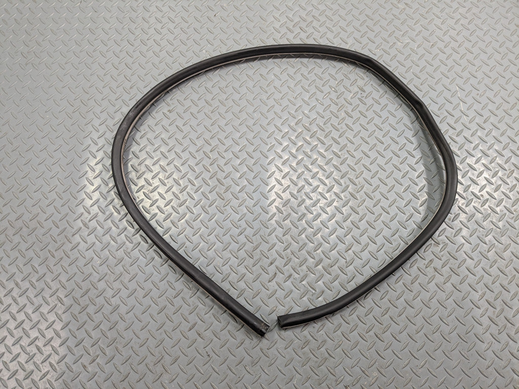 02 - 05 OEM MERCEDES BENZ CLK320 FRONT LEFT SIDE DOOR WEATHER STRIPPING RUBBER
