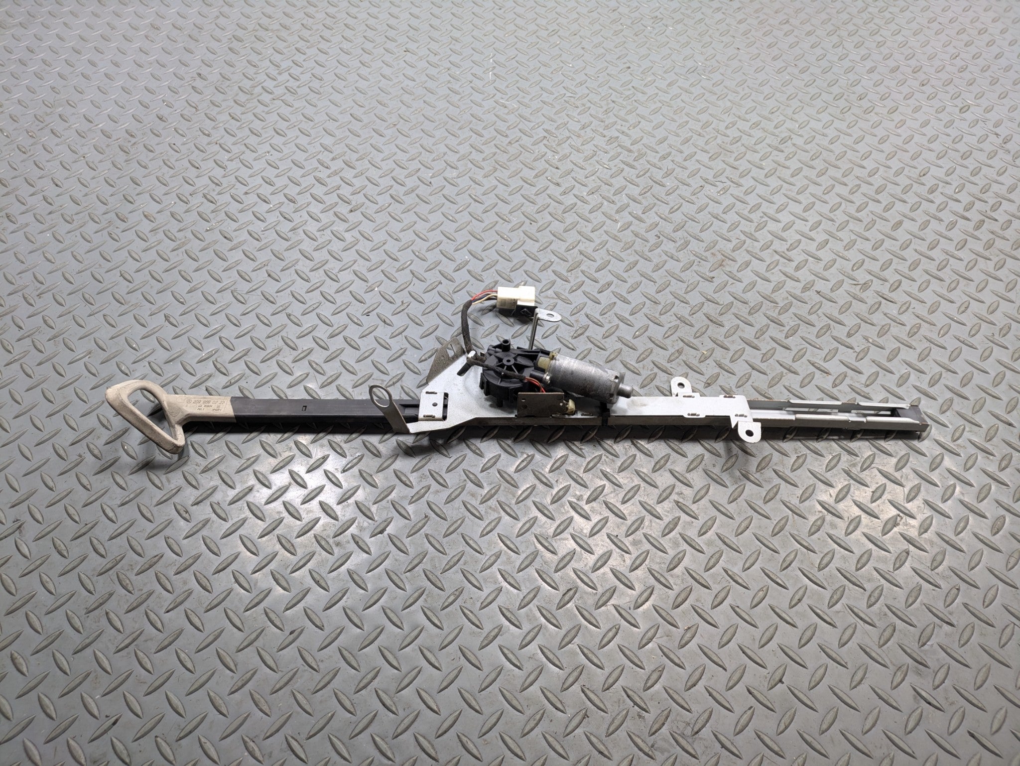 2002 - 2005 OEM MERCEDES BENZ CLK320 FRONT RIGHT SIDE SEAT BELT FEEDER MOTOR