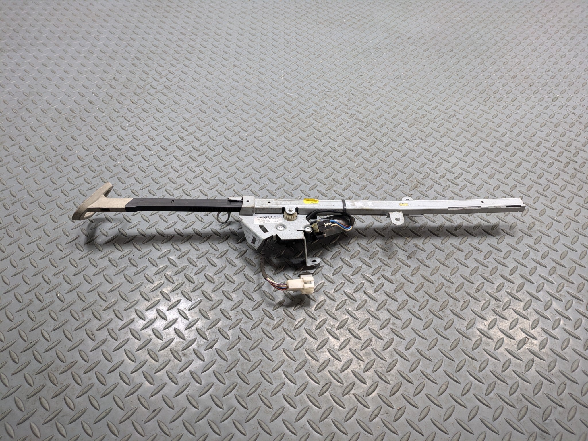 2002 - 2005 OEM MERCEDES BENZ CLK320 FRONT RIGHT SIDE SEAT BELT FEEDER MOTOR
