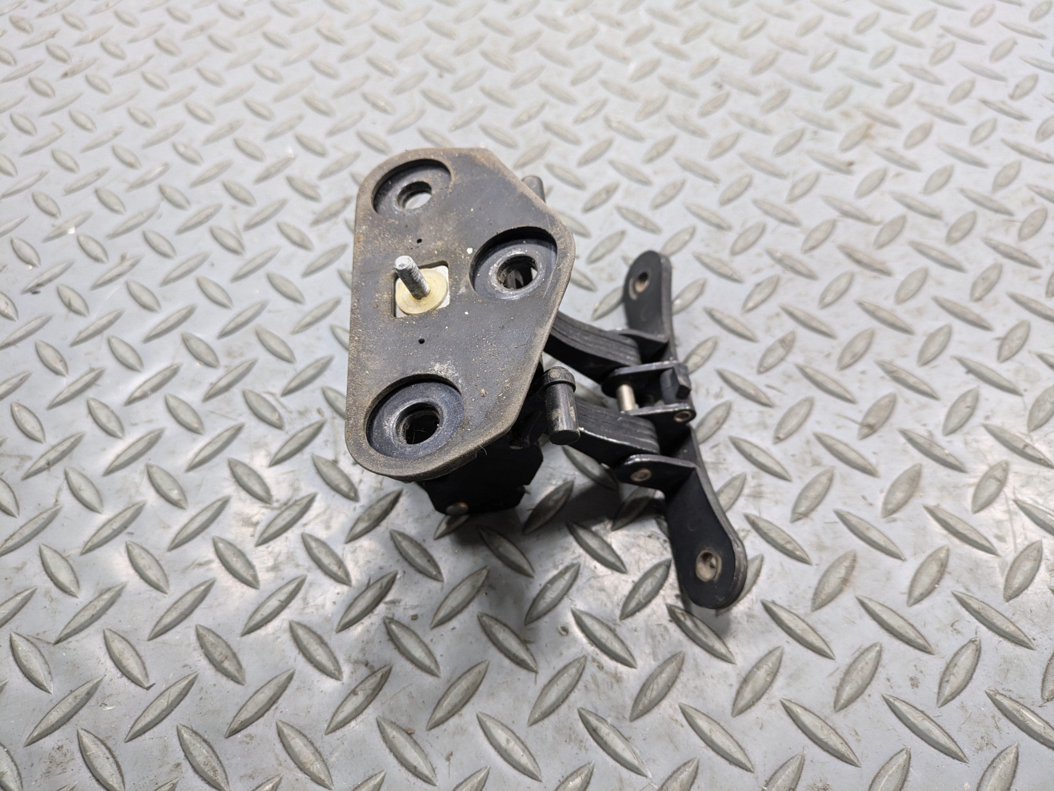 2002 - 2005 OEM MERCEDES BENZ CLK320 REAR LEFT CONVERTIBLE TOP BOW COVER HINGE