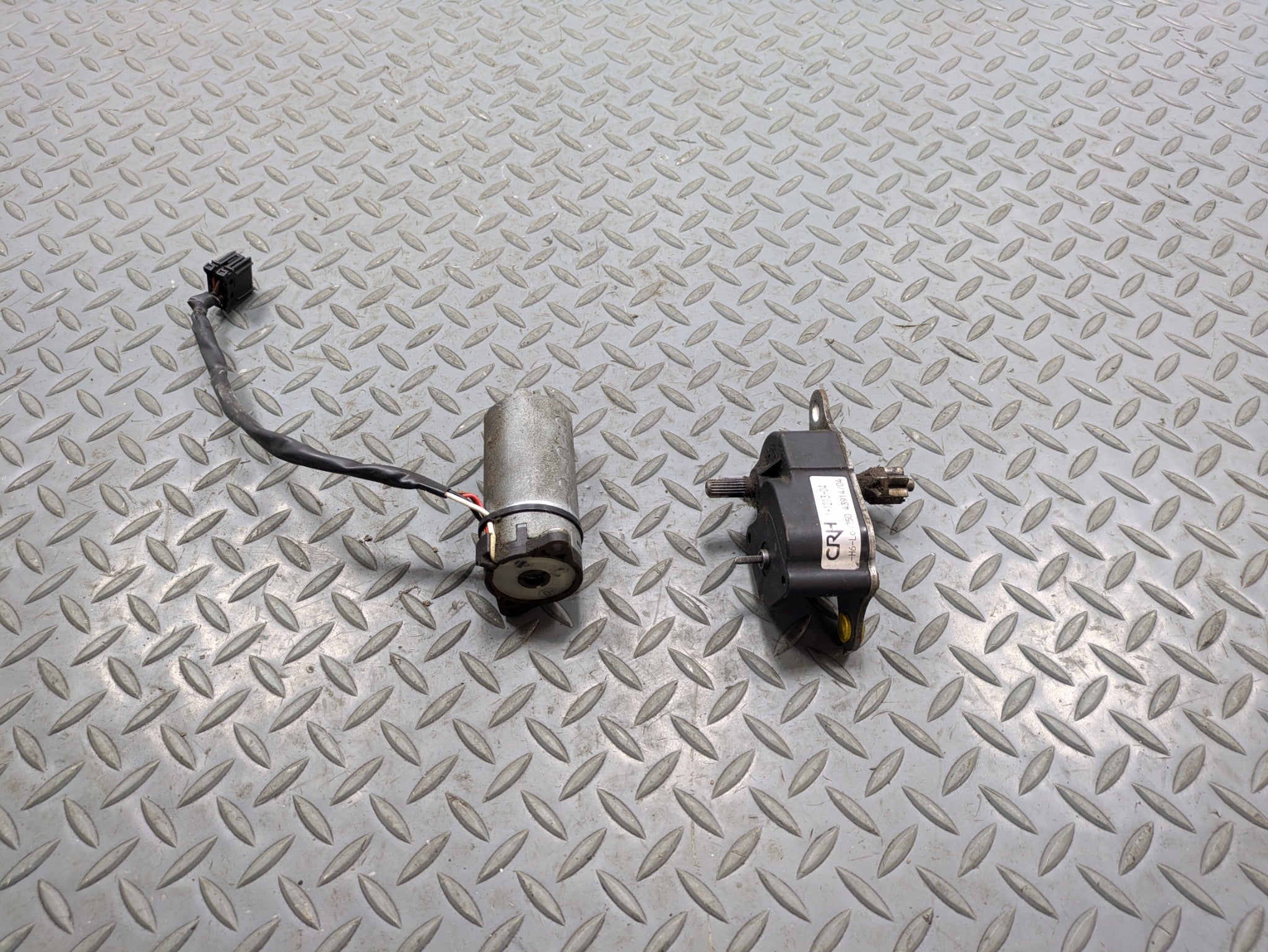 02 - 05 OEM MERCEDES BENZ CLK320 FRONT LEFT OR RIGHT SEAT ANGLE ADJUSTMENT MOTOR