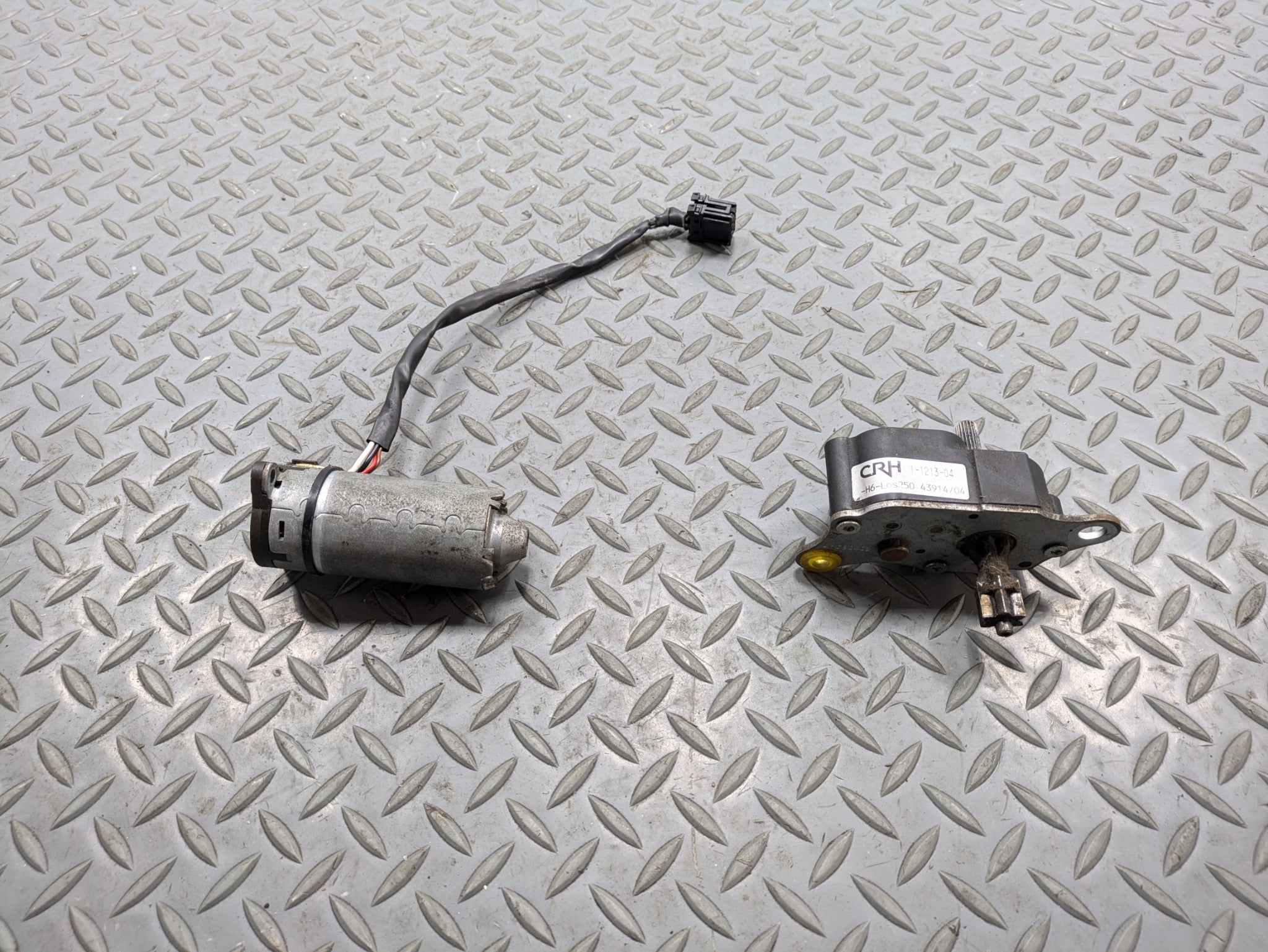 02 - 05 OEM MERCEDES BENZ CLK320 FRONT LEFT OR RIGHT SEAT ANGLE ADJUSTMENT MOTOR