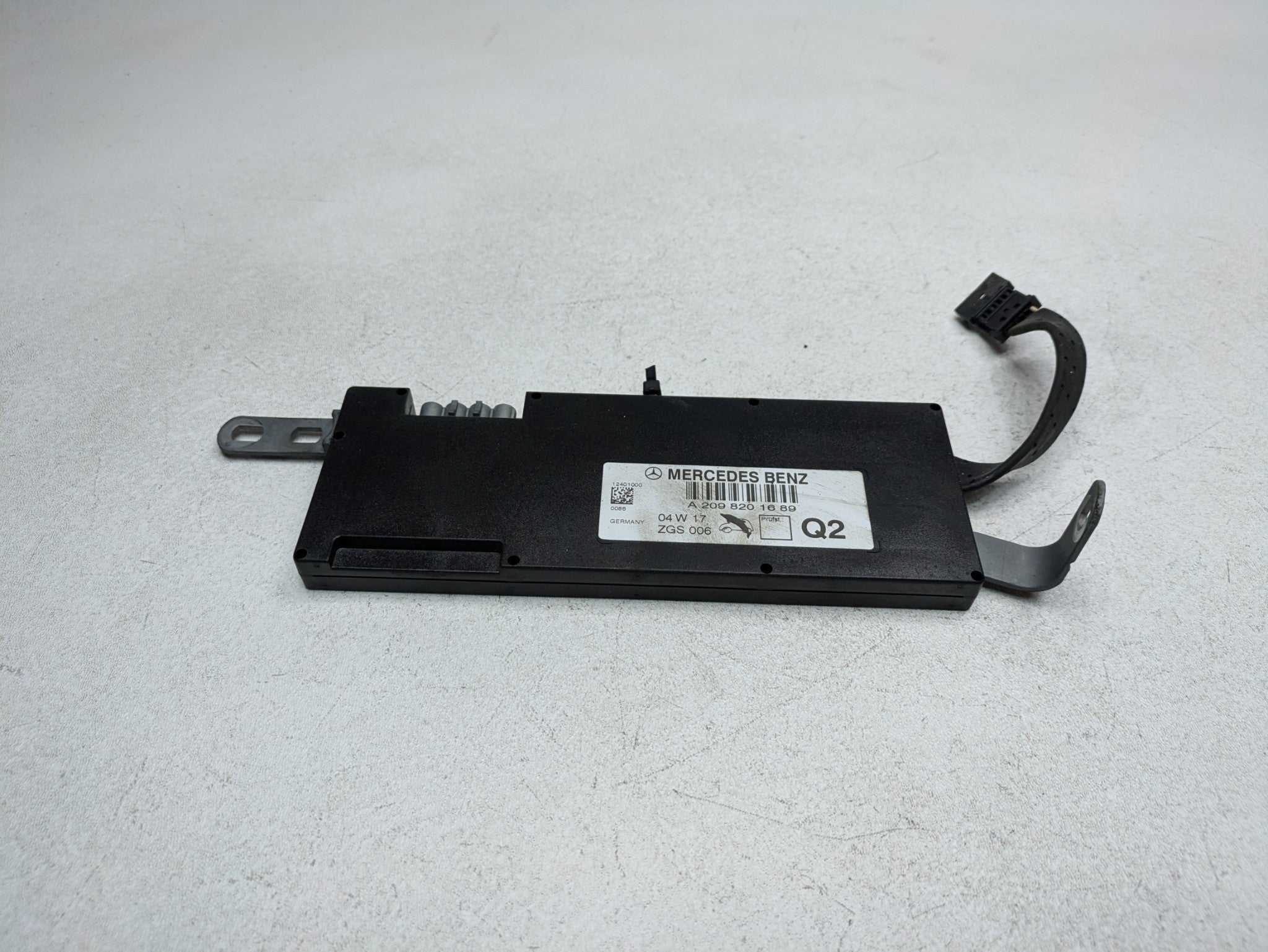 2002 - 2005 OEM MERCEDES BENZ CLK320 FRONT RIGHT A PILLAR ANTENNA AMPLIFIER