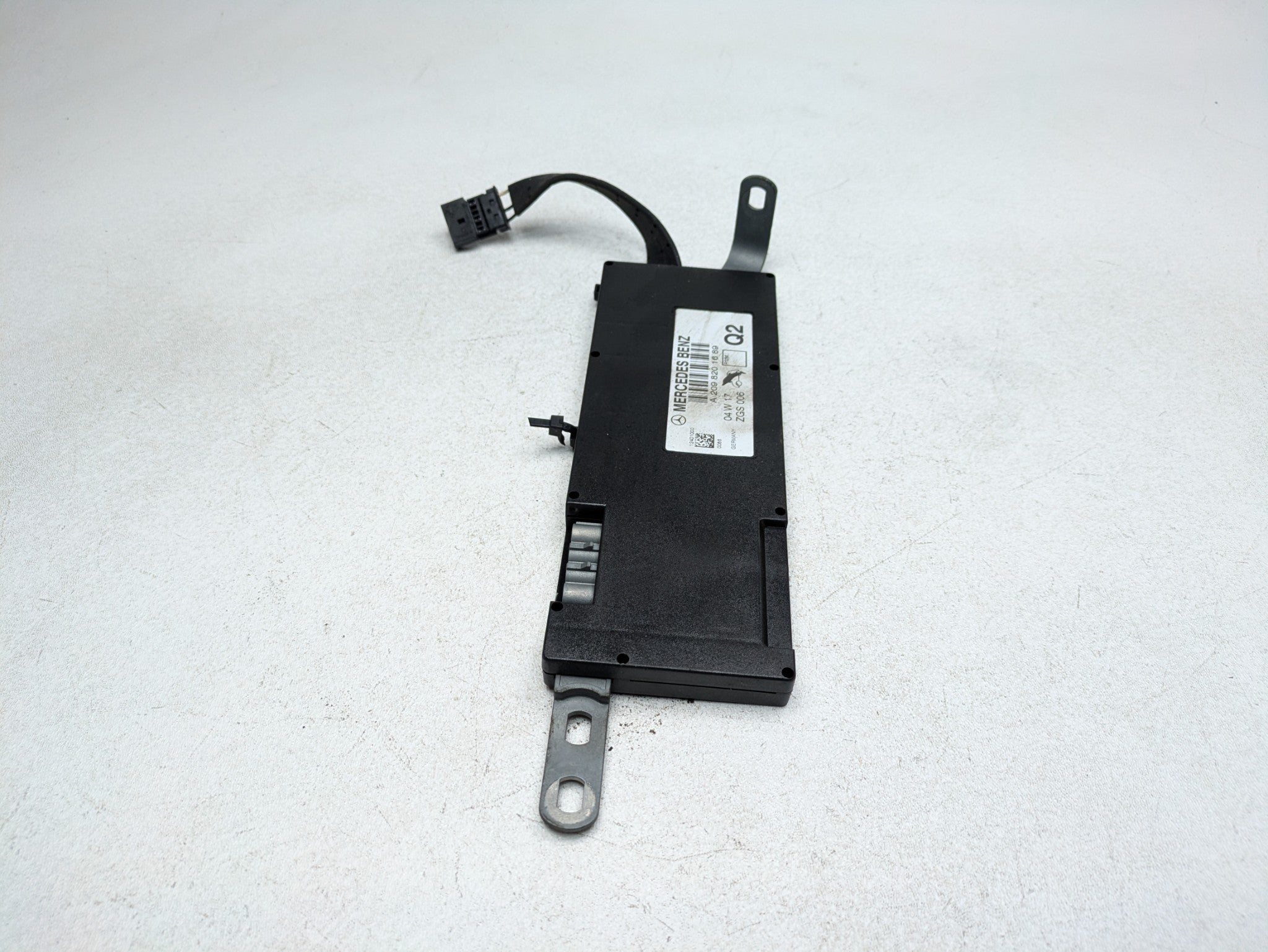 2002 - 2005 OEM MERCEDES BENZ CLK320 FRONT RIGHT A PILLAR ANTENNA AMPLIFIER