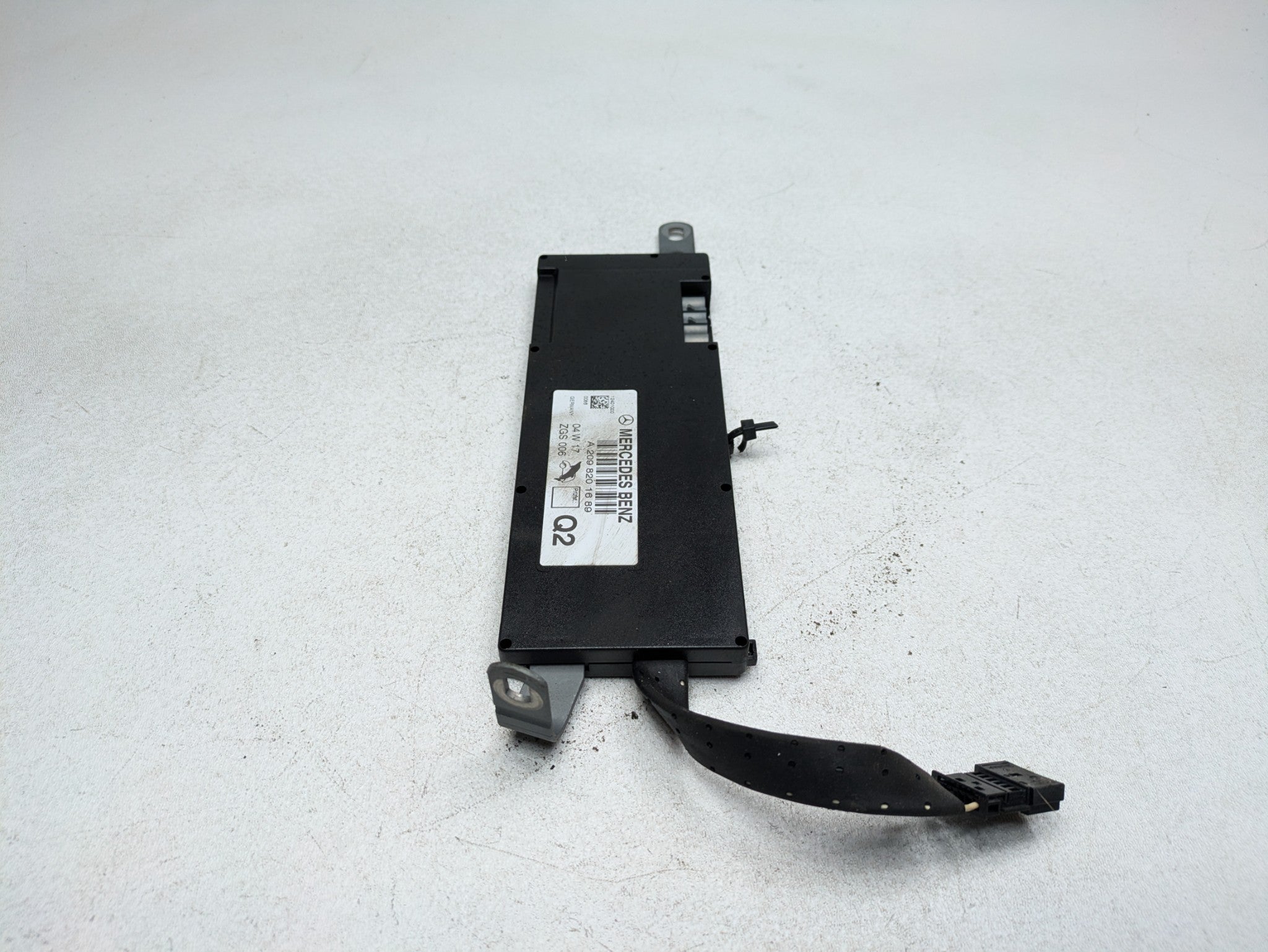 2002 - 2005 OEM MERCEDES BENZ CLK320 FRONT RIGHT A PILLAR ANTENNA AMPLIFIER