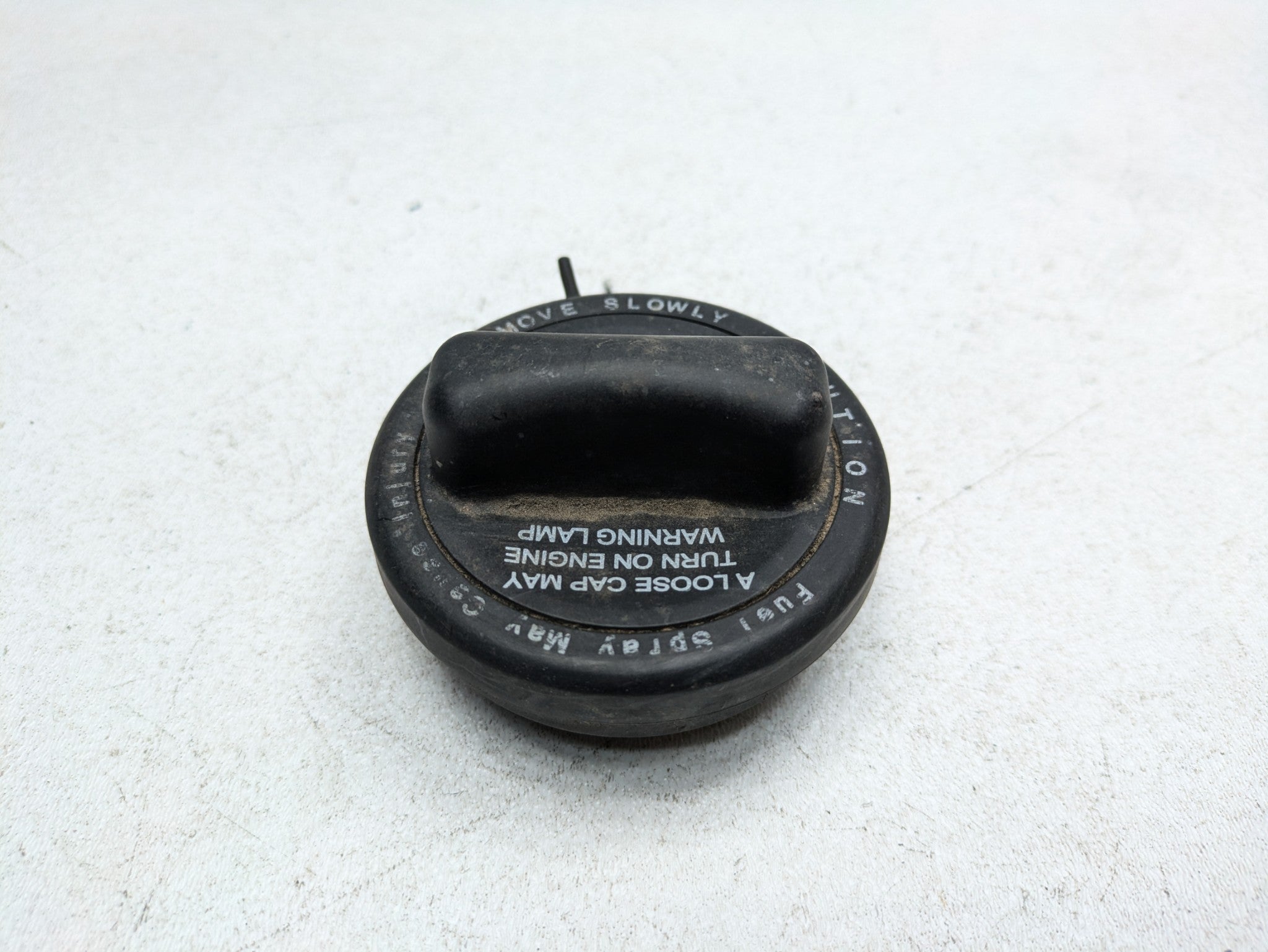 2002 - 2005 OEM MERCEDES BENZ CLK320 FUEL GAS RESERVOIR TANK FILLER NOZZLE CAP