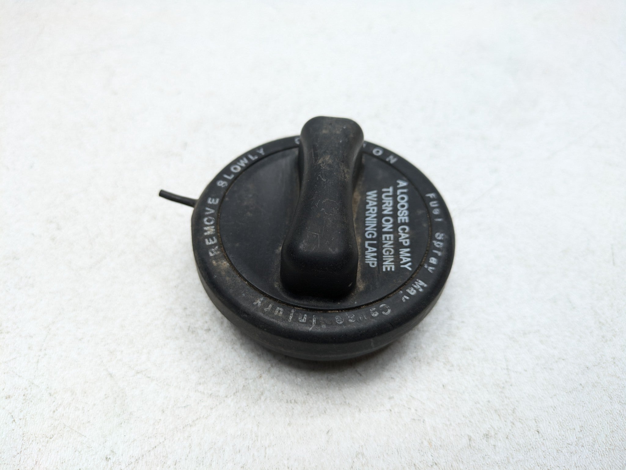 2002 - 2005 OEM MERCEDES BENZ CLK320 FUEL GAS RESERVOIR TANK FILLER NOZZLE CAP