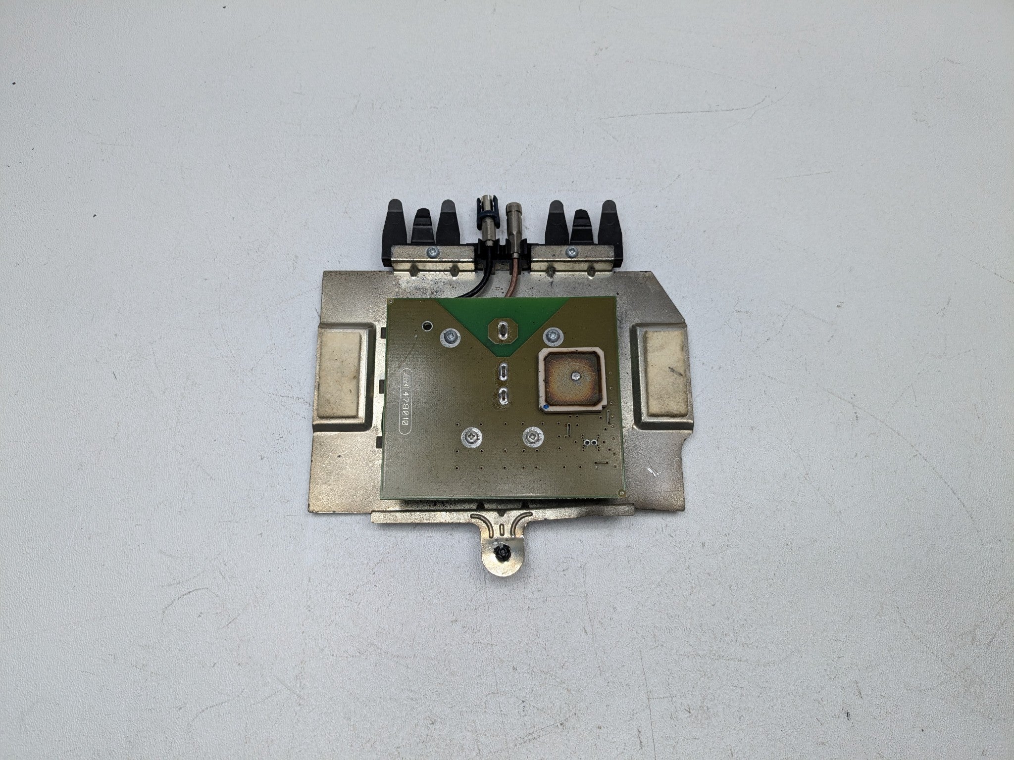 2002 - 2005 OEM MERCEDES BENZ CLK320 TRUNK GPS ANTENNA RECEIVER AMPLIFIER MODULE