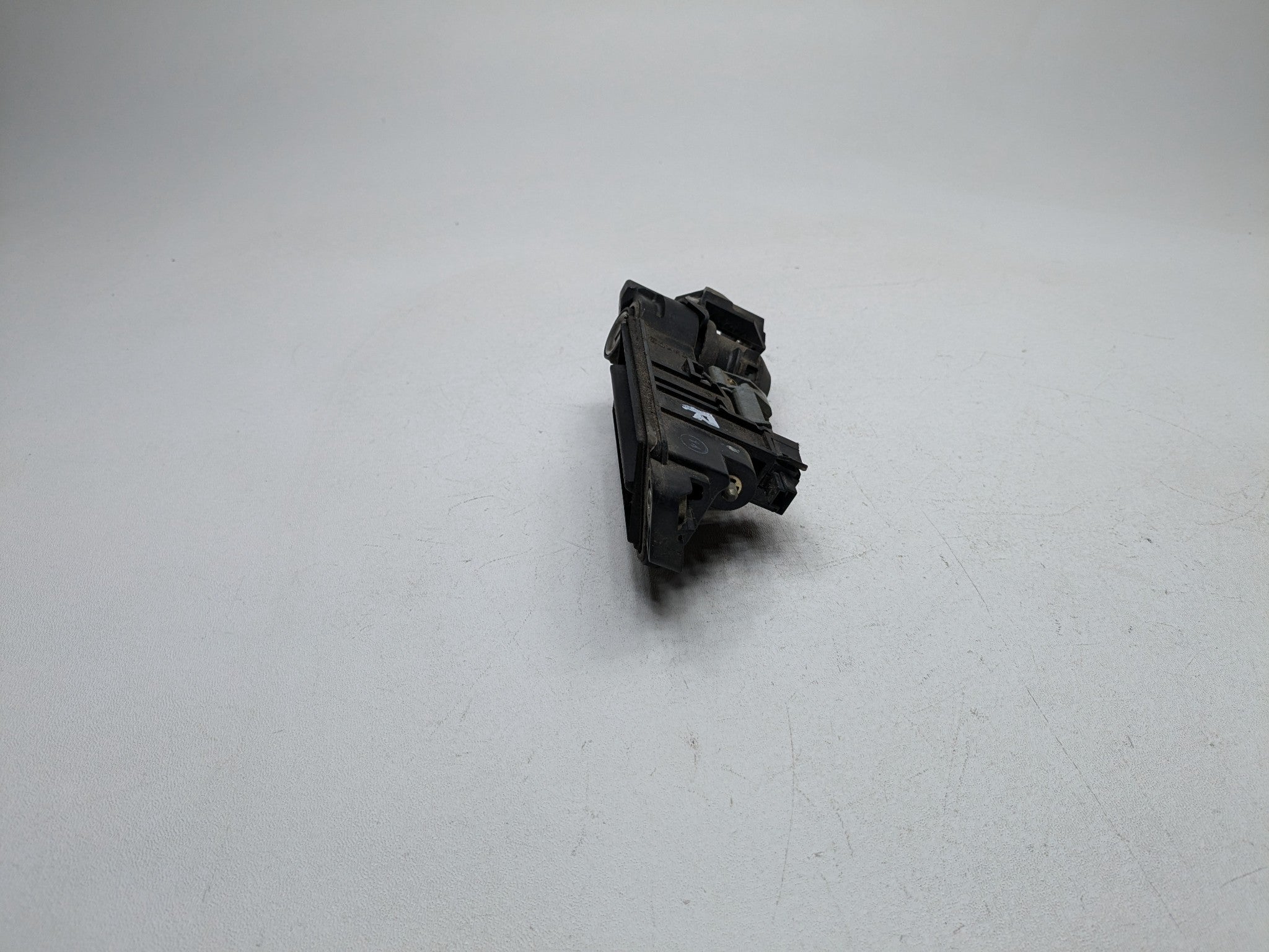 2002 - 2005 OEM MERCEDES BENZ CLK320 TRUNK LID LOCK LATCH HANDLE ASSEMBLY