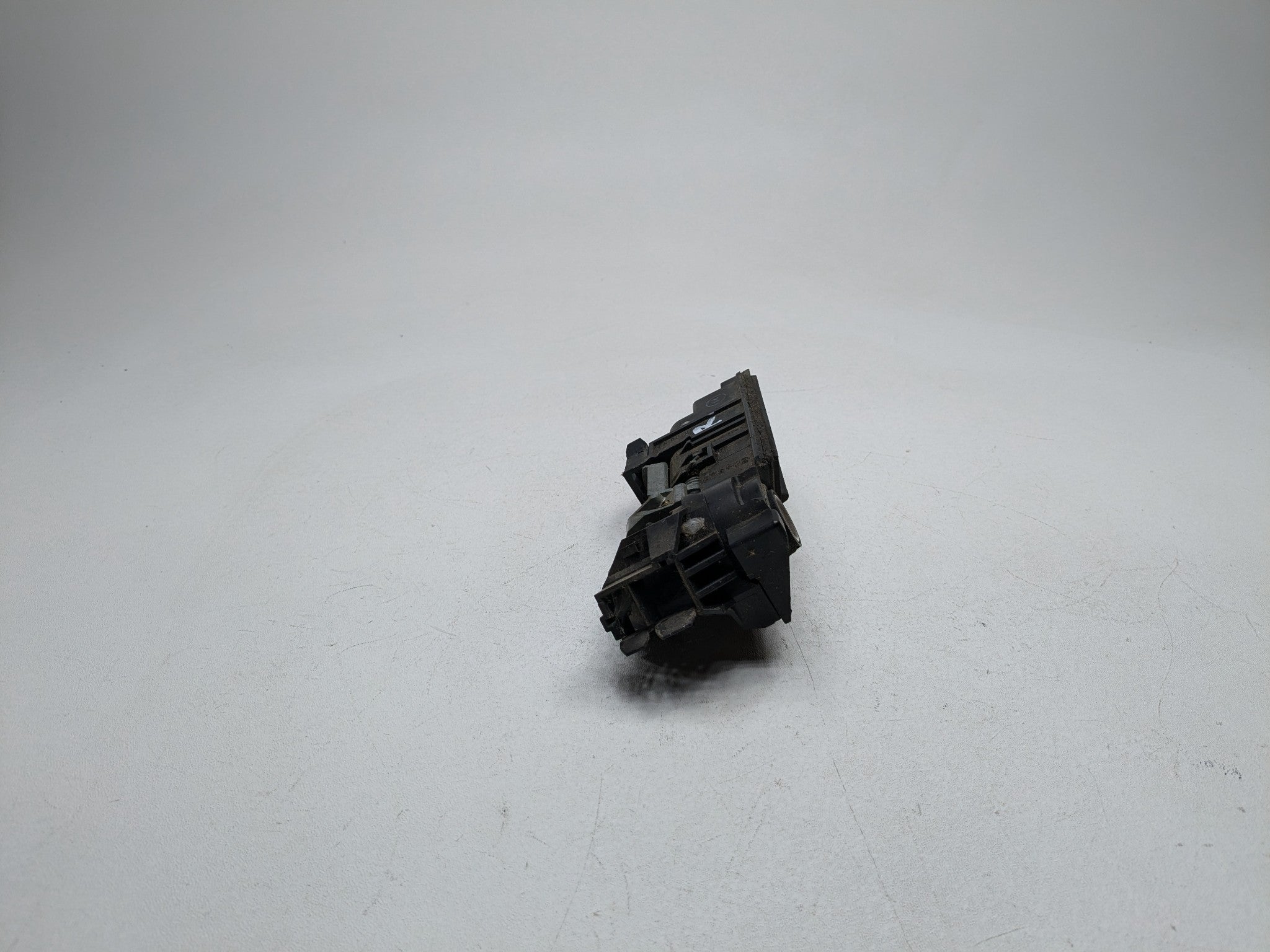 2002 - 2005 OEM MERCEDES BENZ CLK320 TRUNK LID LOCK LATCH HANDLE ASSEMBLY