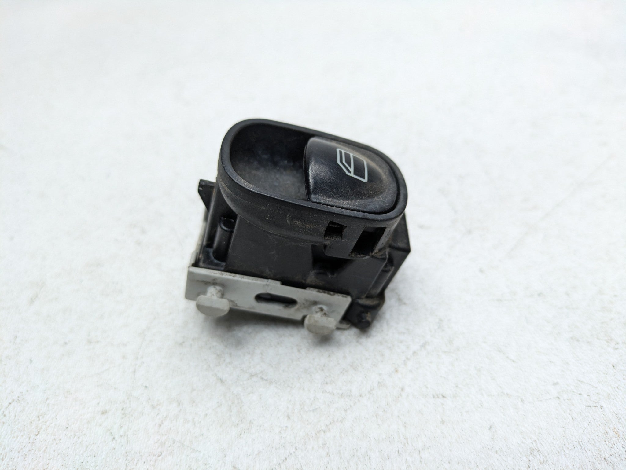 2002 - 2005 OEM MERCEDES BENZ CLK320 REAR RIGHT WINDOW CONTROL SWITCH