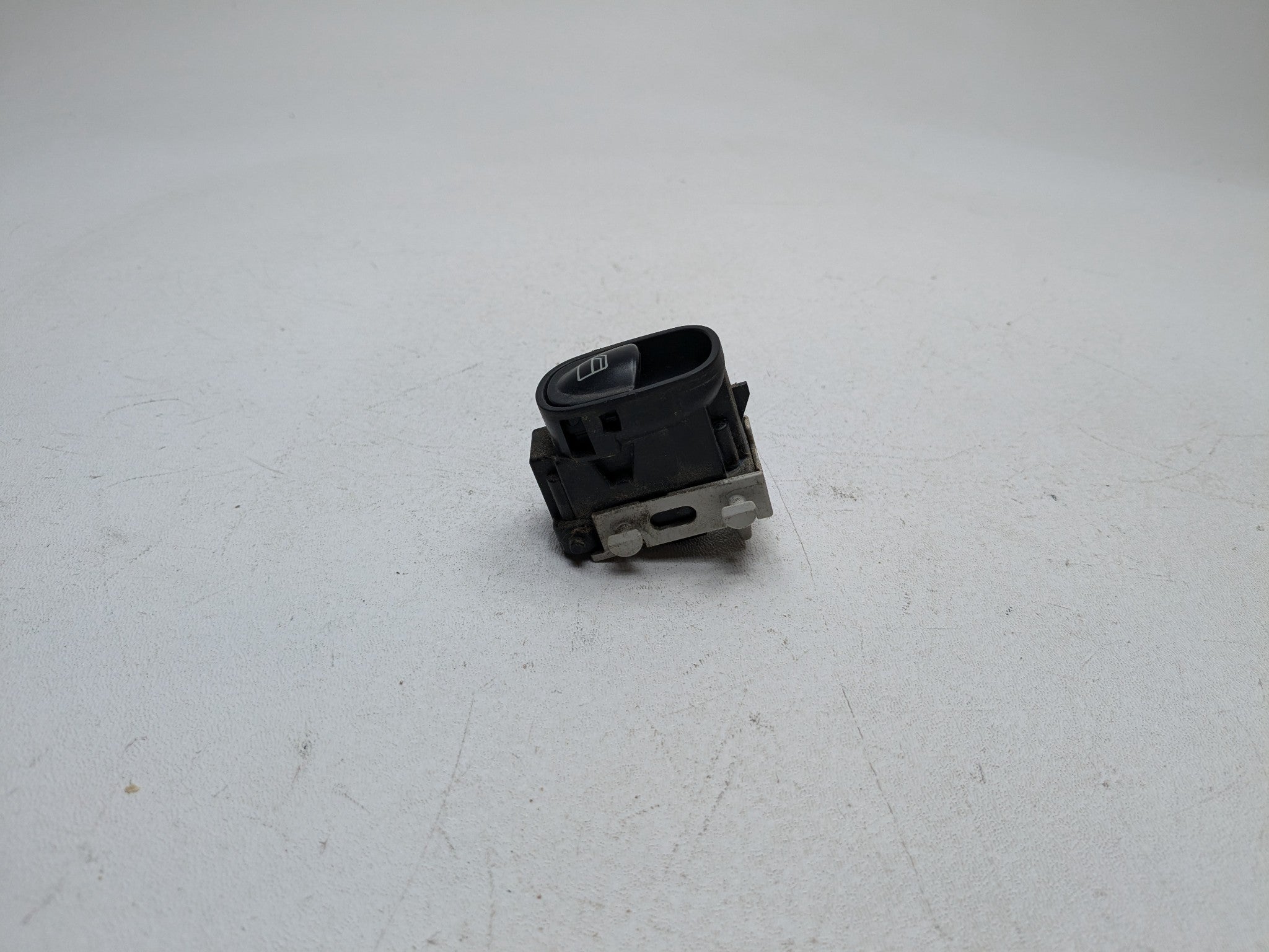 02 - 05 OEM MERCEDES BENZ CLK320 REAR LEFT DRIVER SIDE WINDOW REGULATOR SWITCH