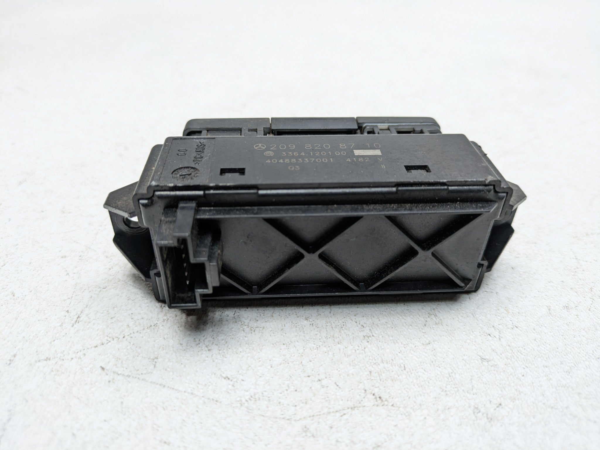 2002 - 2005 OEM MERCEDES BENZ CLK320 CONVERTIBLE TOP ROOF CONTROL BUTTON SWITCH