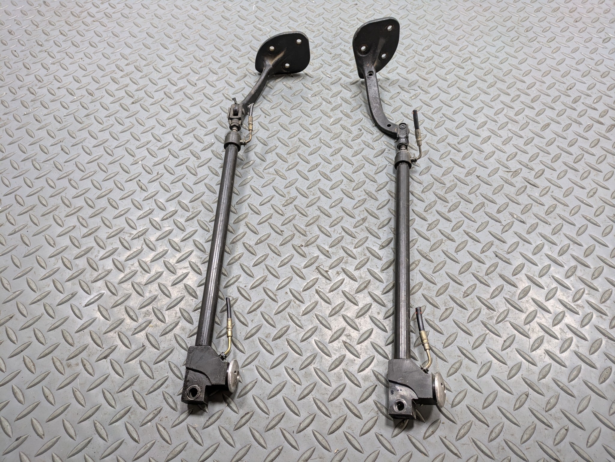 02 - 05 OEM MERCEDES BENZ CLK320 REAR LEFT AND RIGHT CASE COVER LIFT CYLINDER